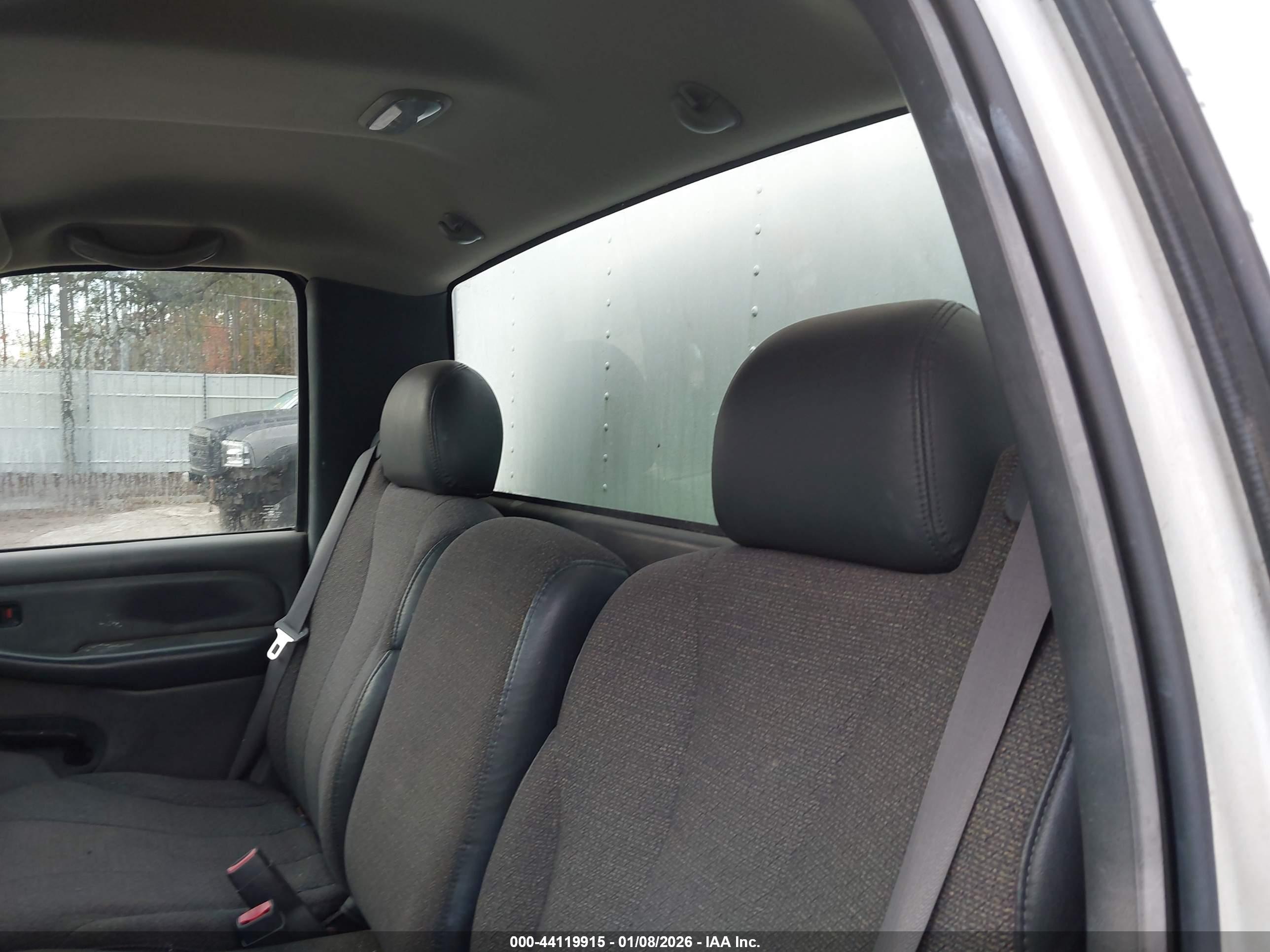 CHEVROLET SILVERADO image 8