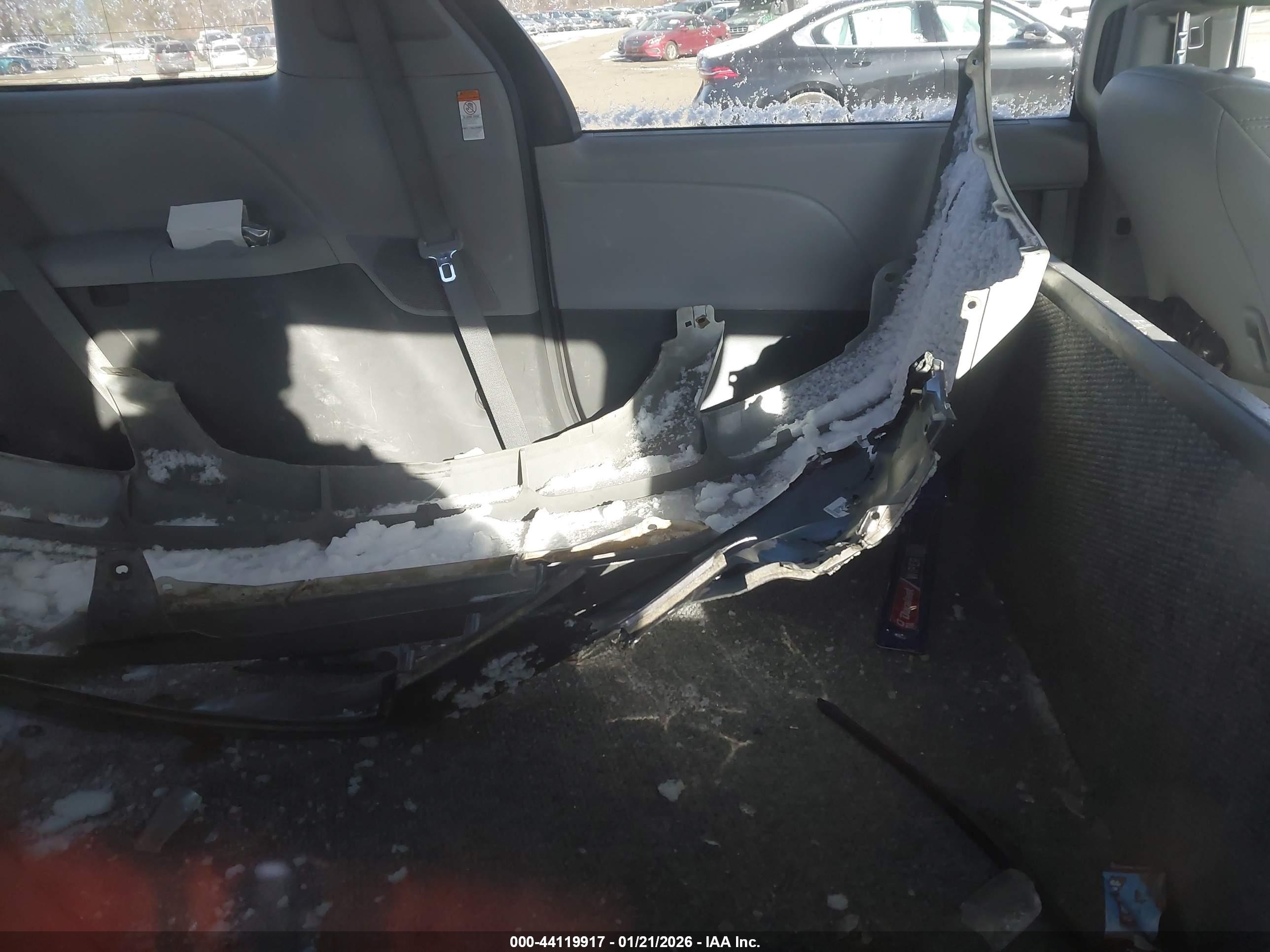 TOYOTA SIENNA image 8