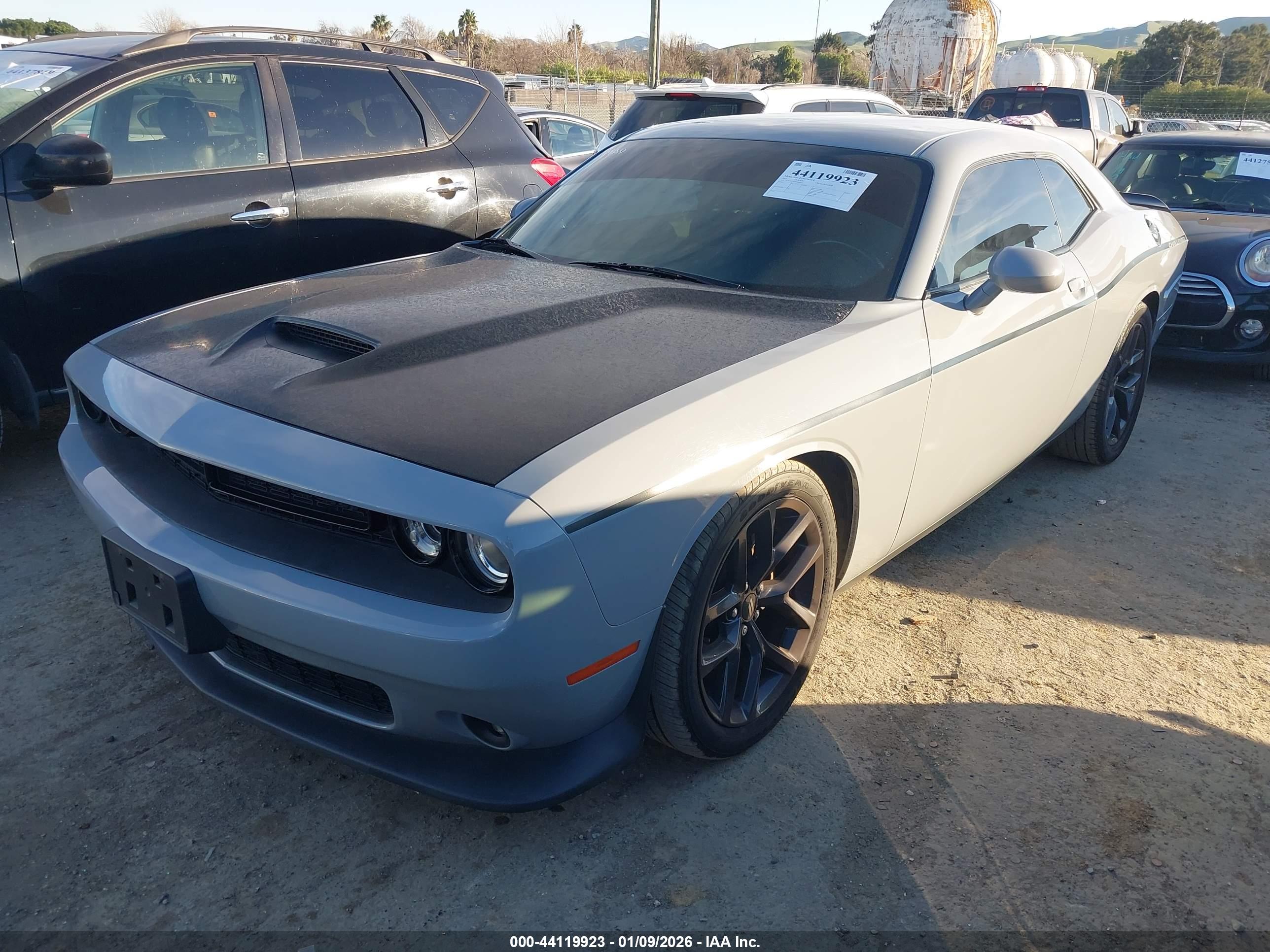 DODGE CHALLENGER image 2
