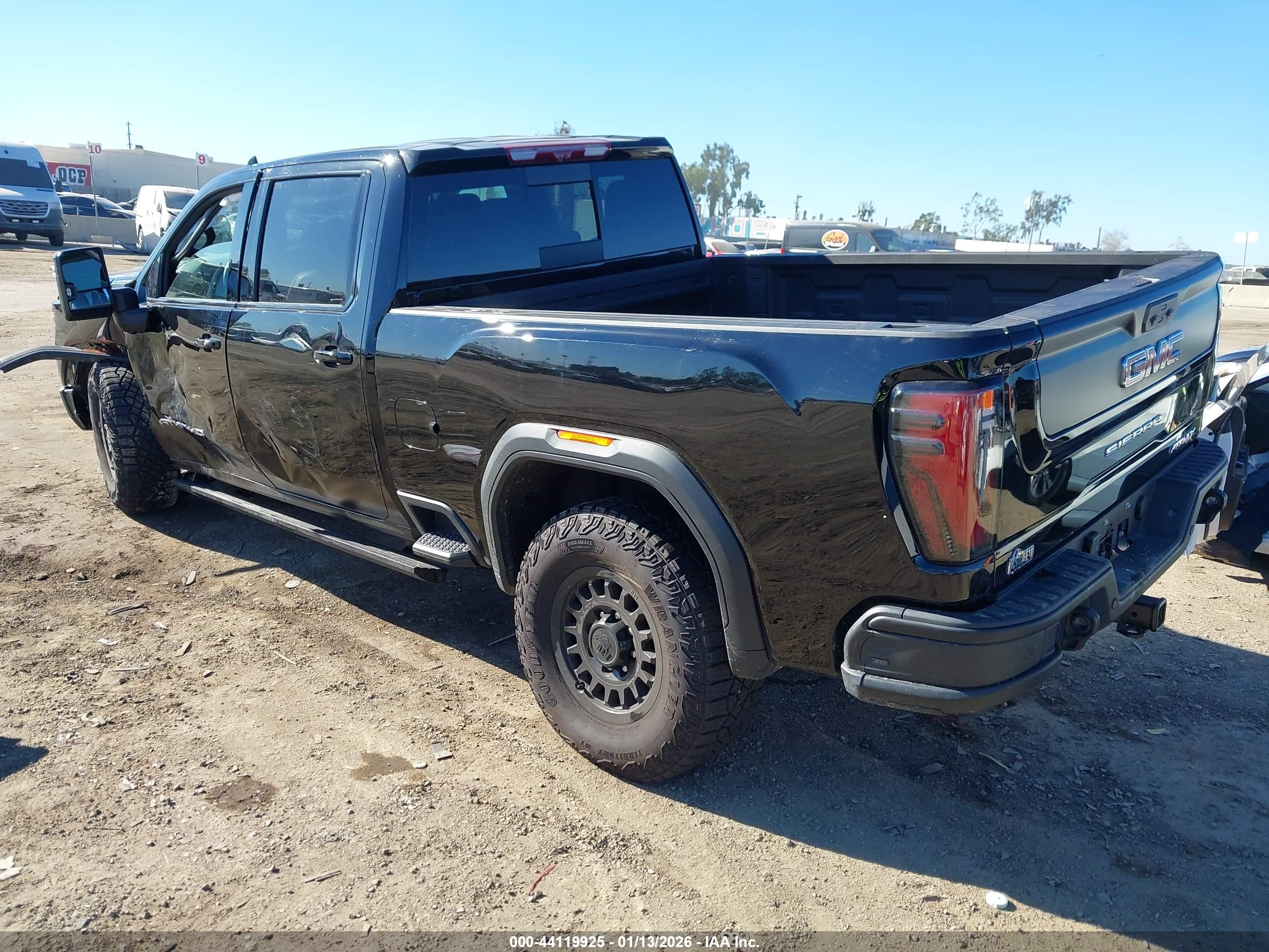 GMC SIERRA image 3