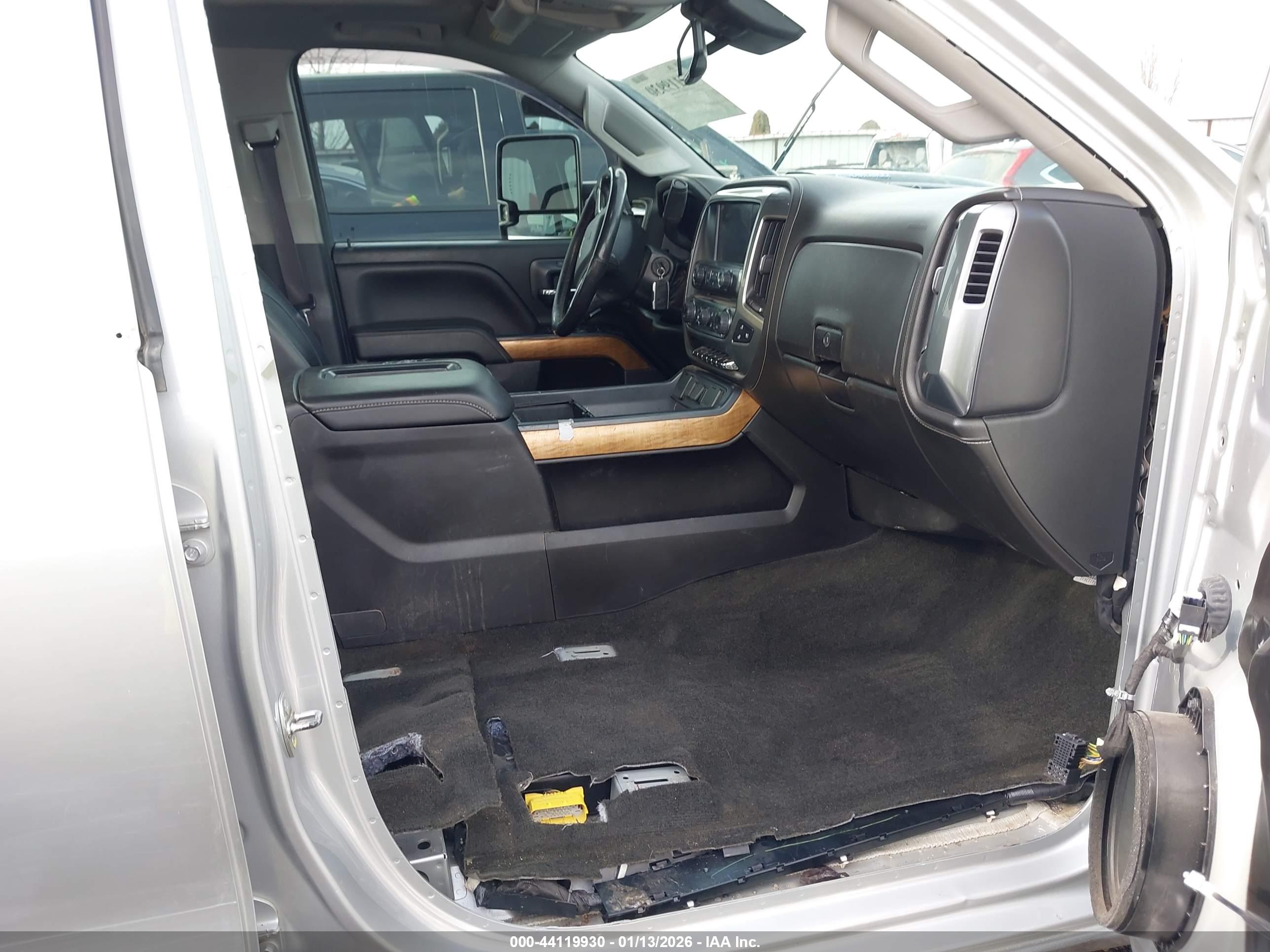 CHEVROLET SILVERADO image 5