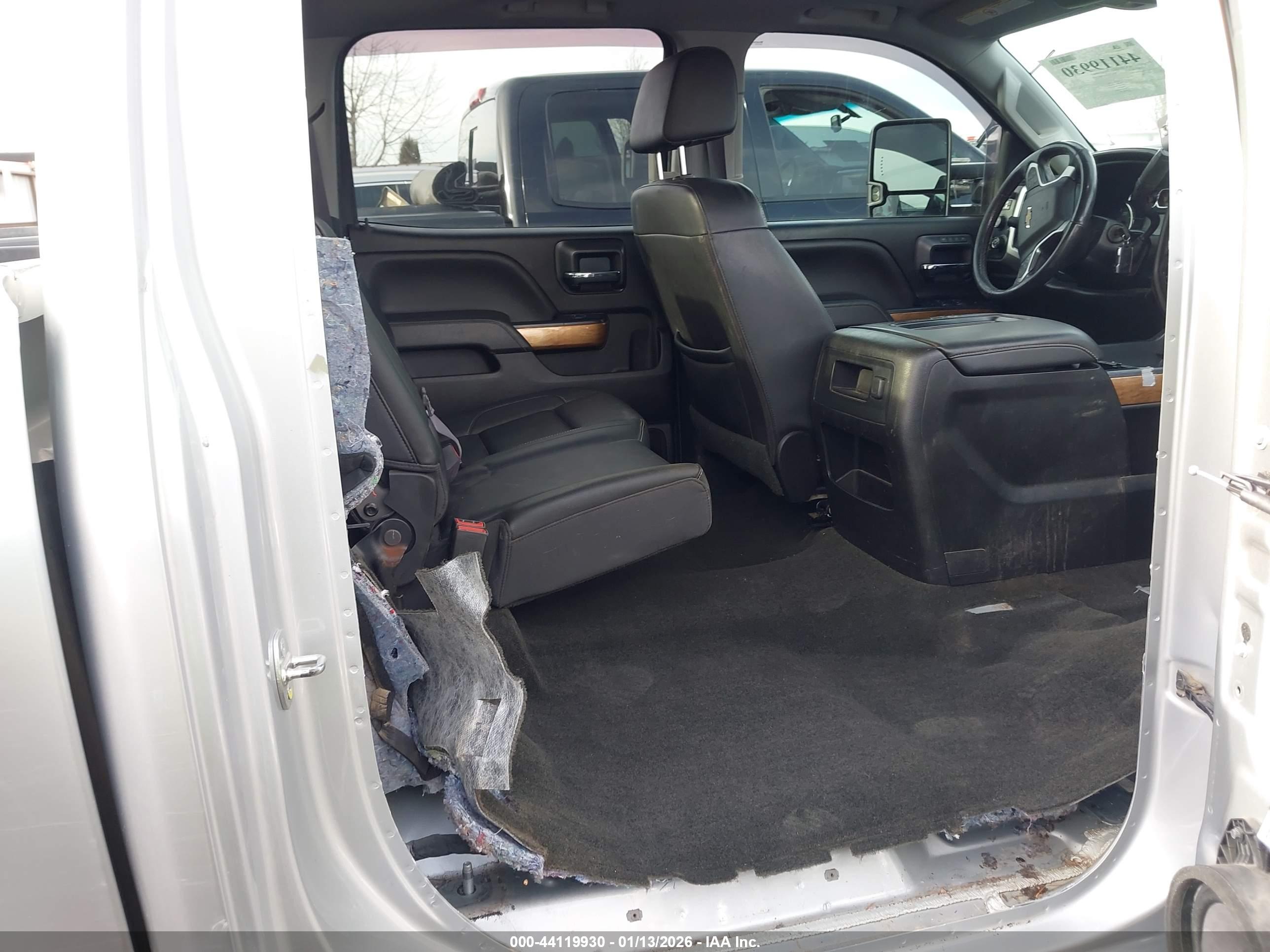 CHEVROLET SILVERADO image 8