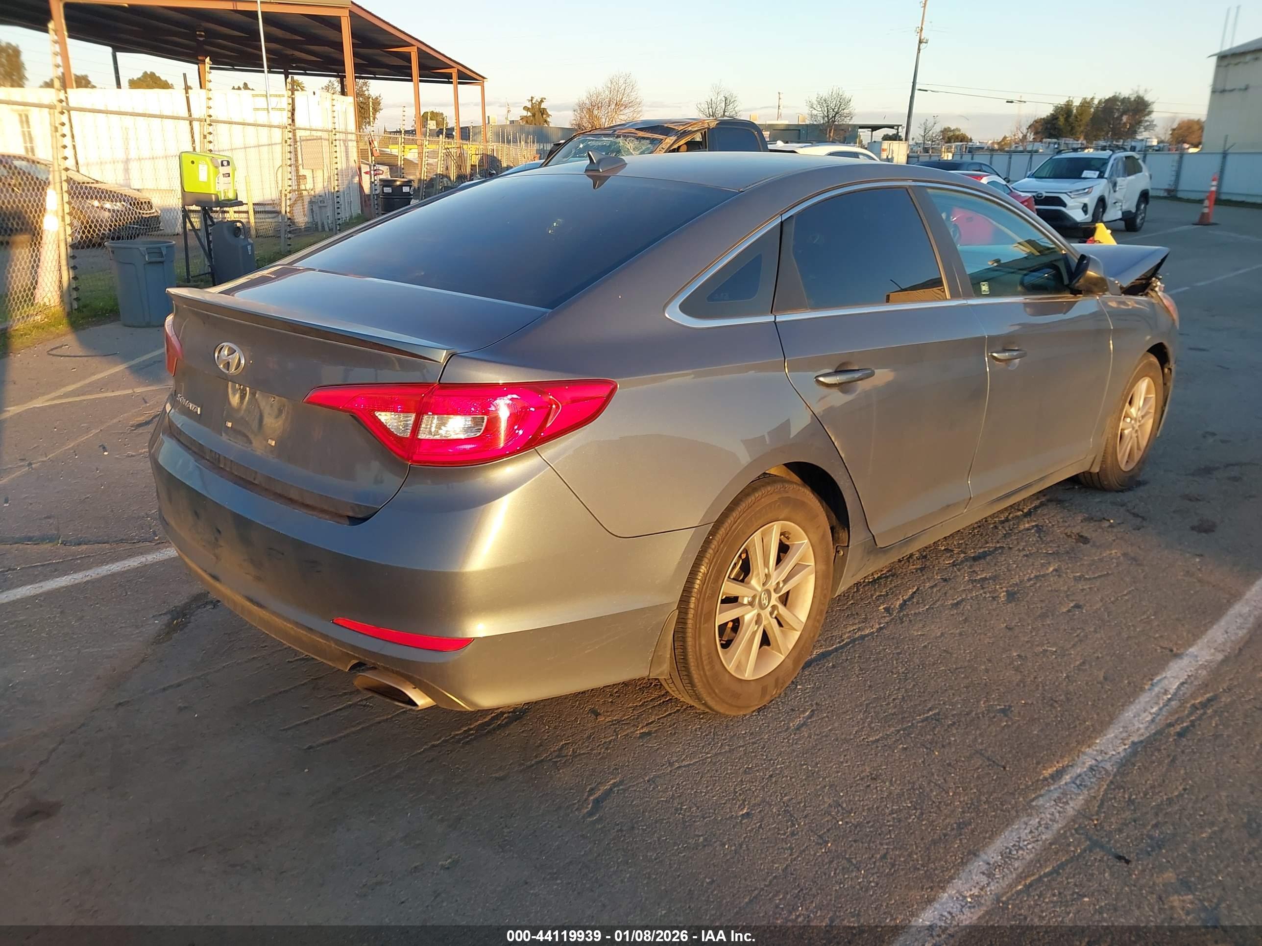 HYUNDAI SONATA image 4