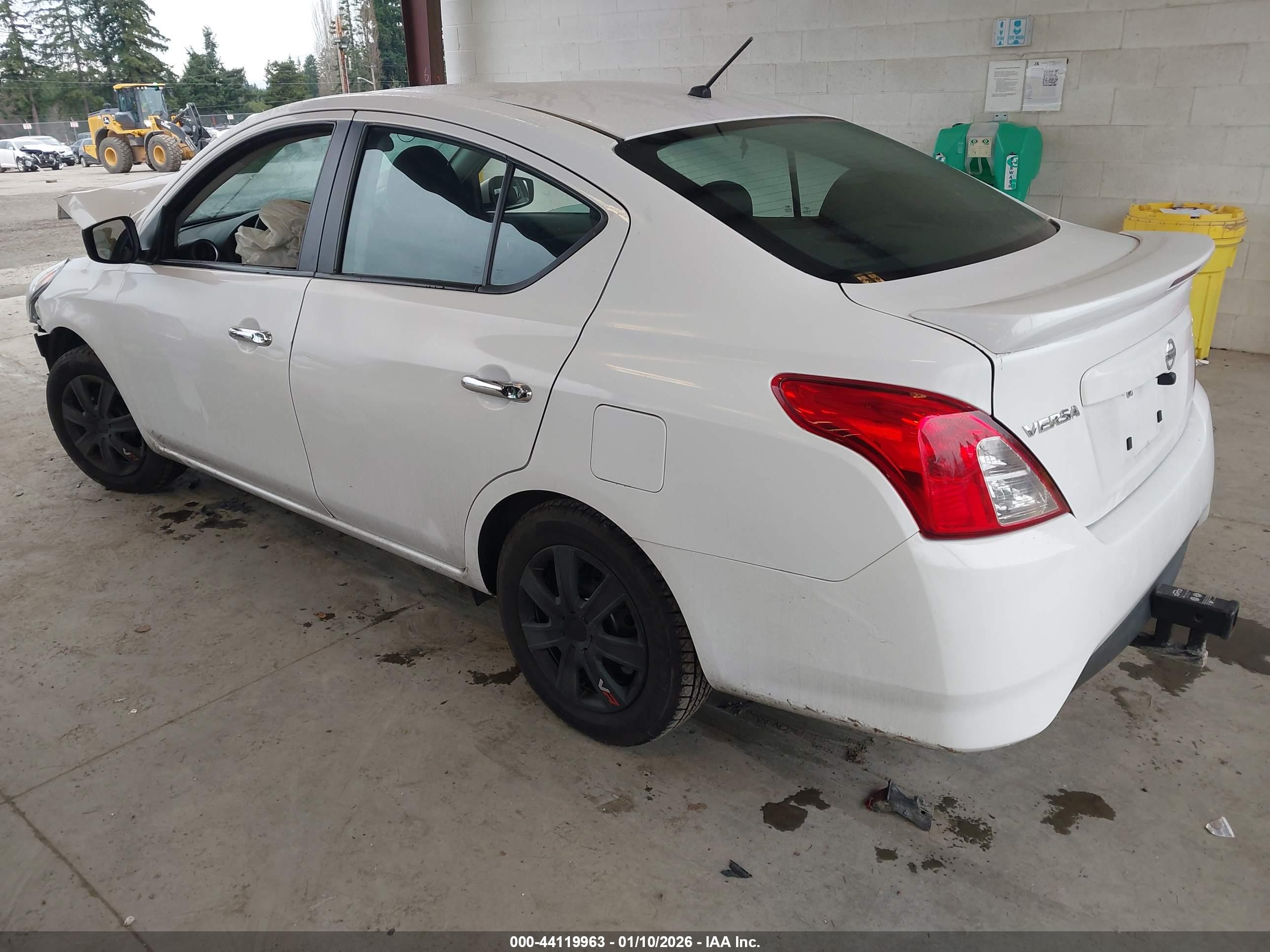 NISSAN VERSA image 3