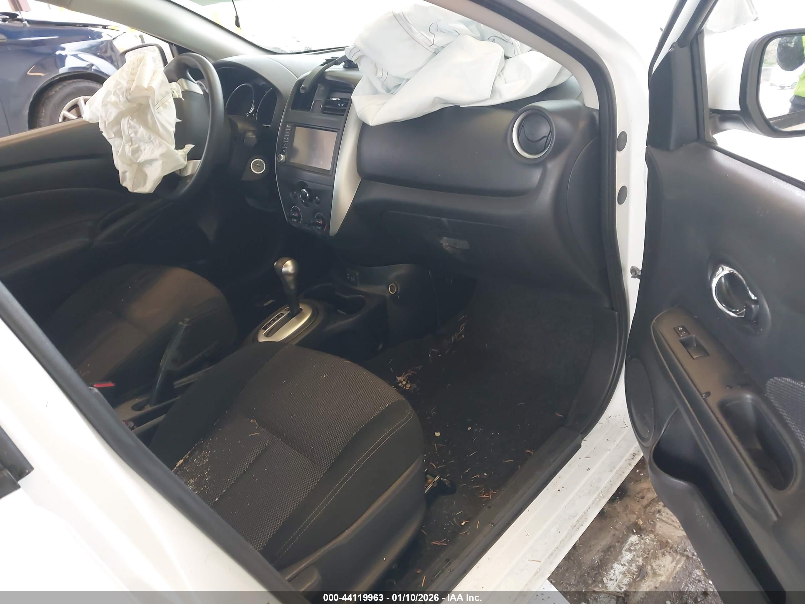 NISSAN VERSA image 5