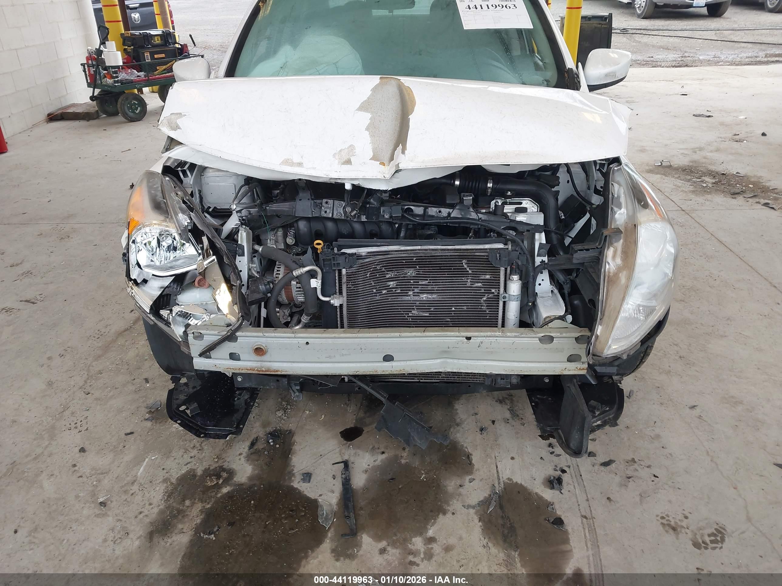 NISSAN VERSA image 6