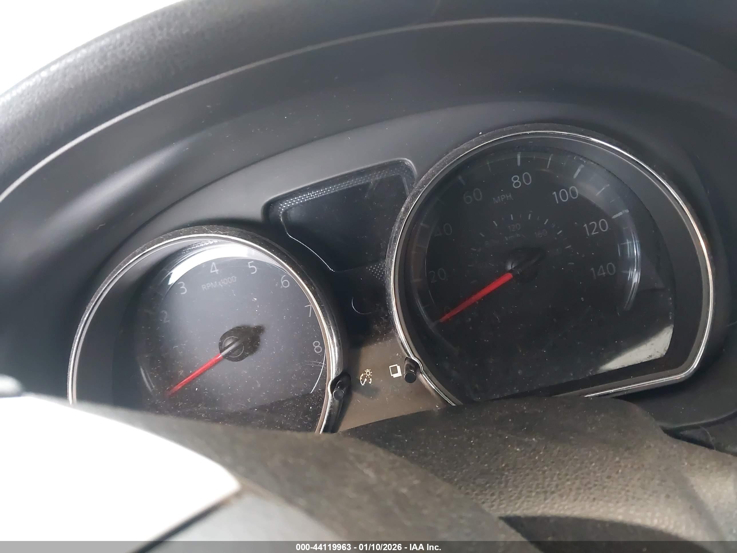 NISSAN VERSA image 7