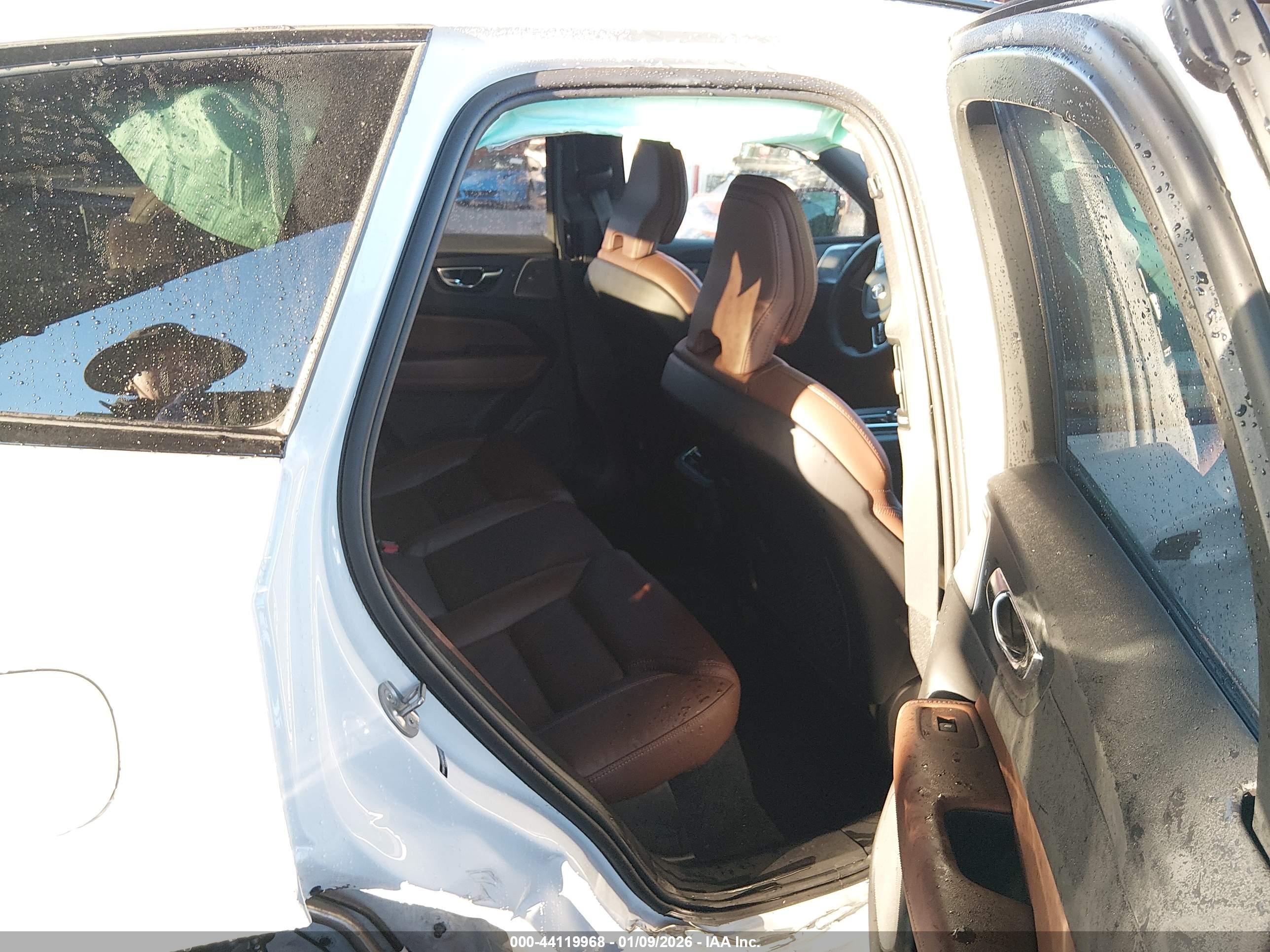VOLVO XC60 image 8