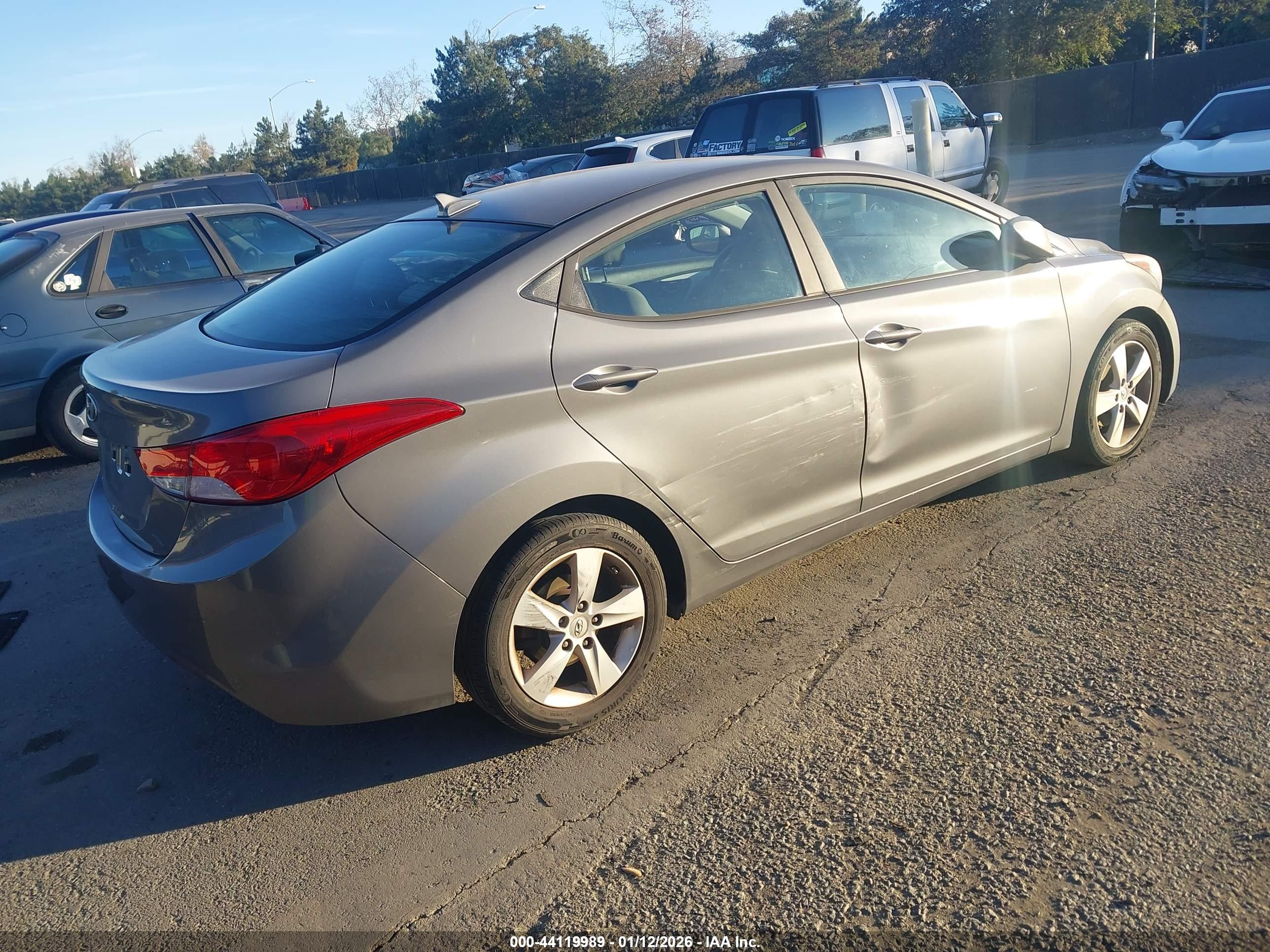 HYUNDAI ELANTRA image 4