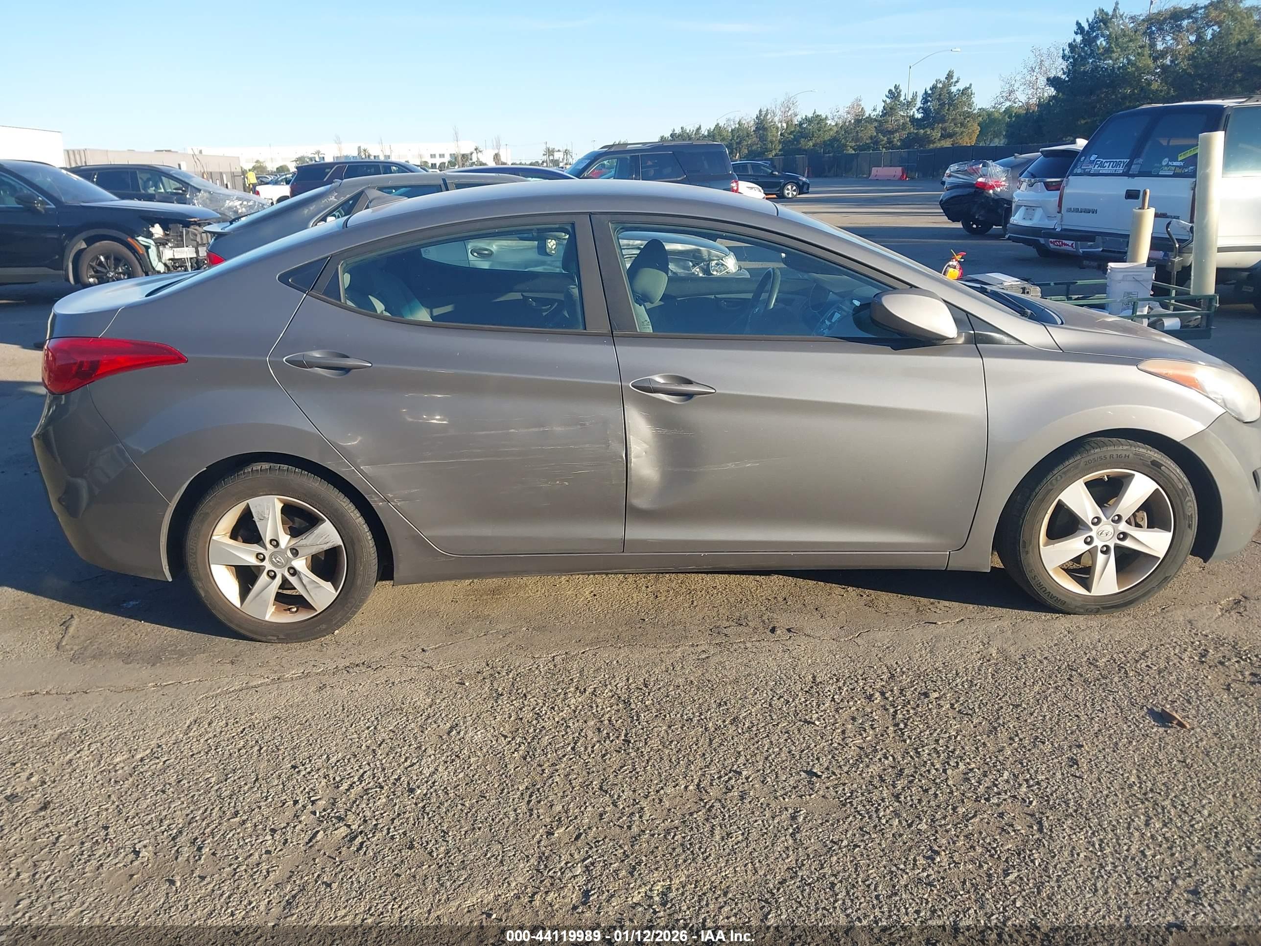 HYUNDAI ELANTRA image 6