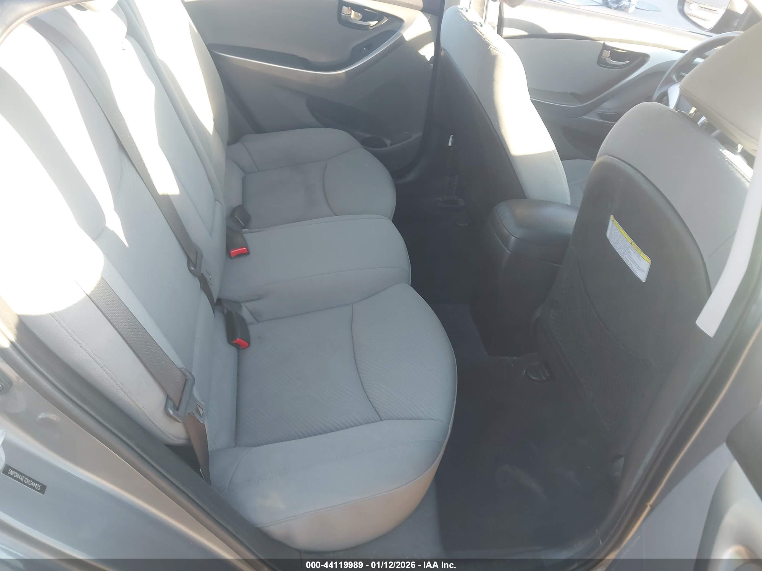 HYUNDAI ELANTRA image 8