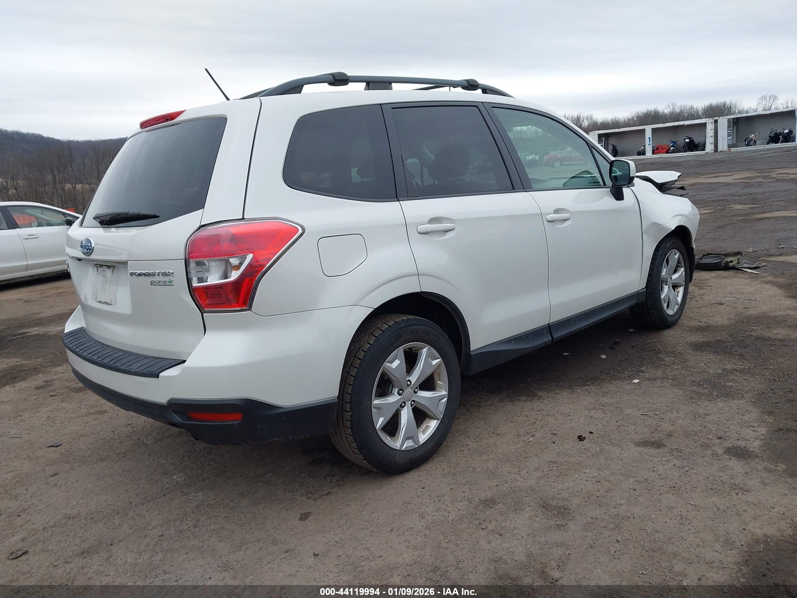 SUBARU FORESTER image 4