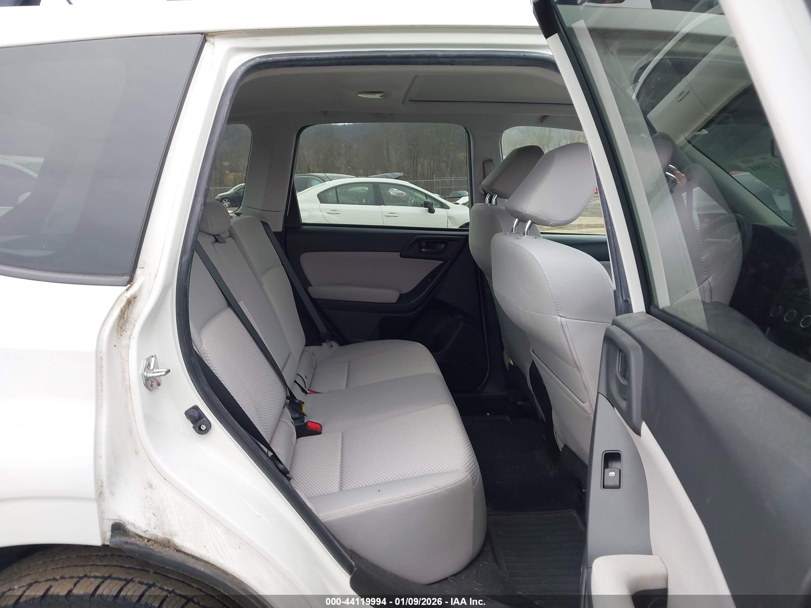 SUBARU FORESTER image 8