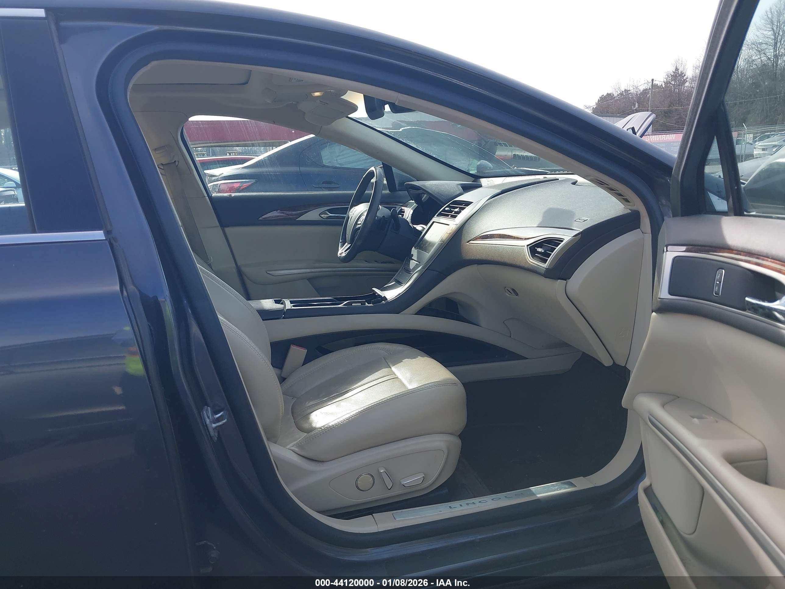 LINCOLN MKZ image 5