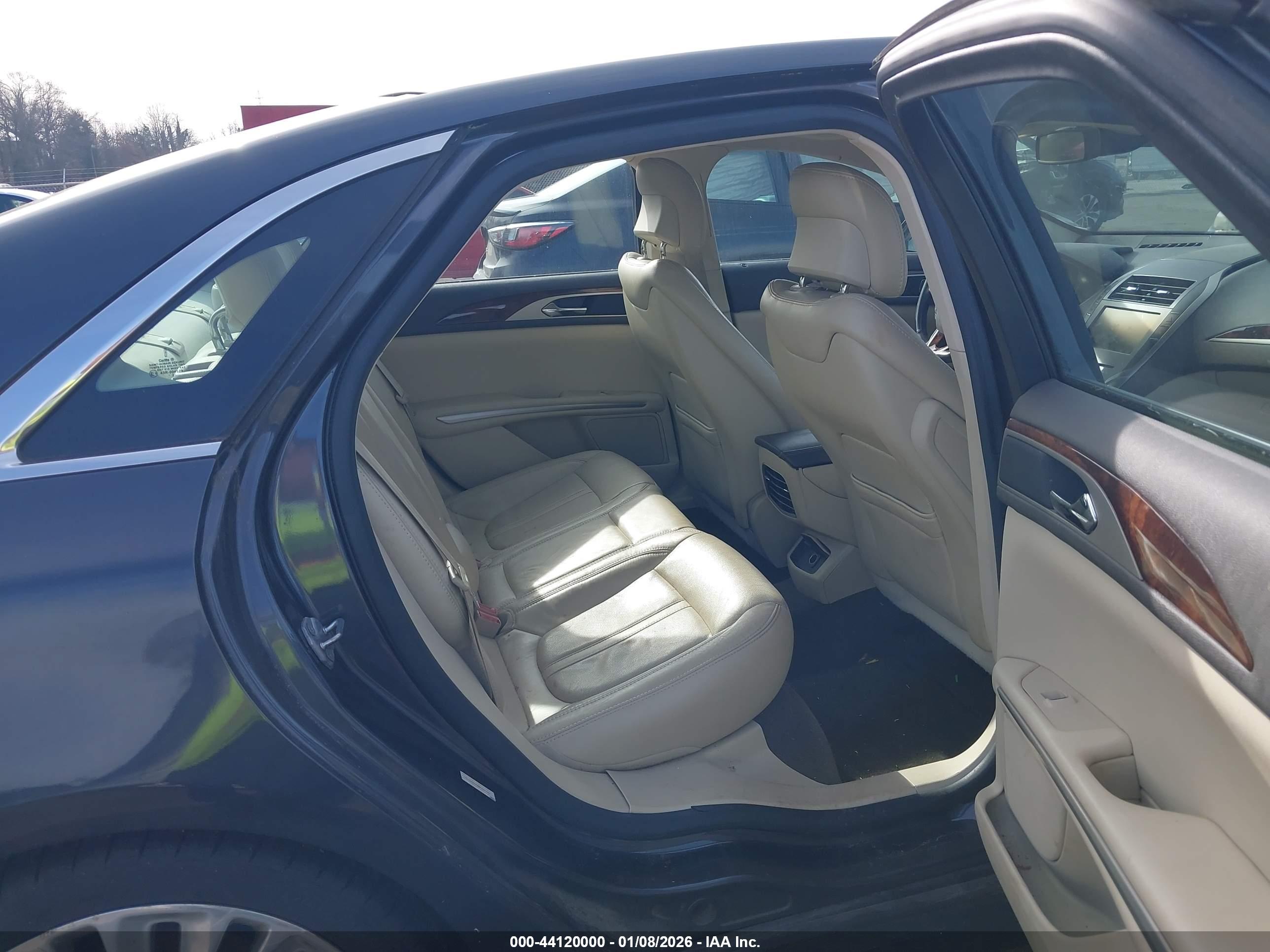 LINCOLN MKZ image 8