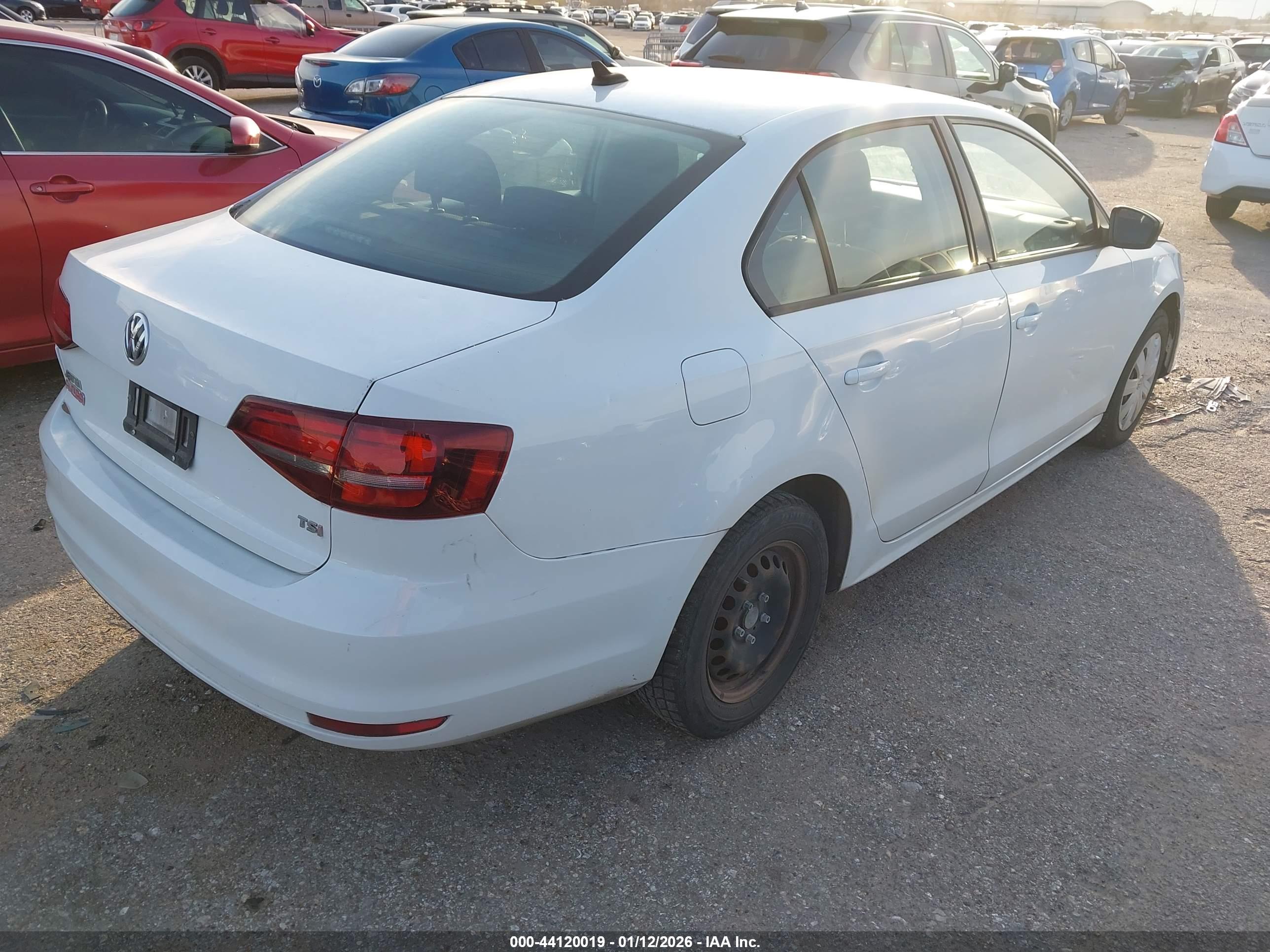 VOLKSWAGEN JETTA image 4