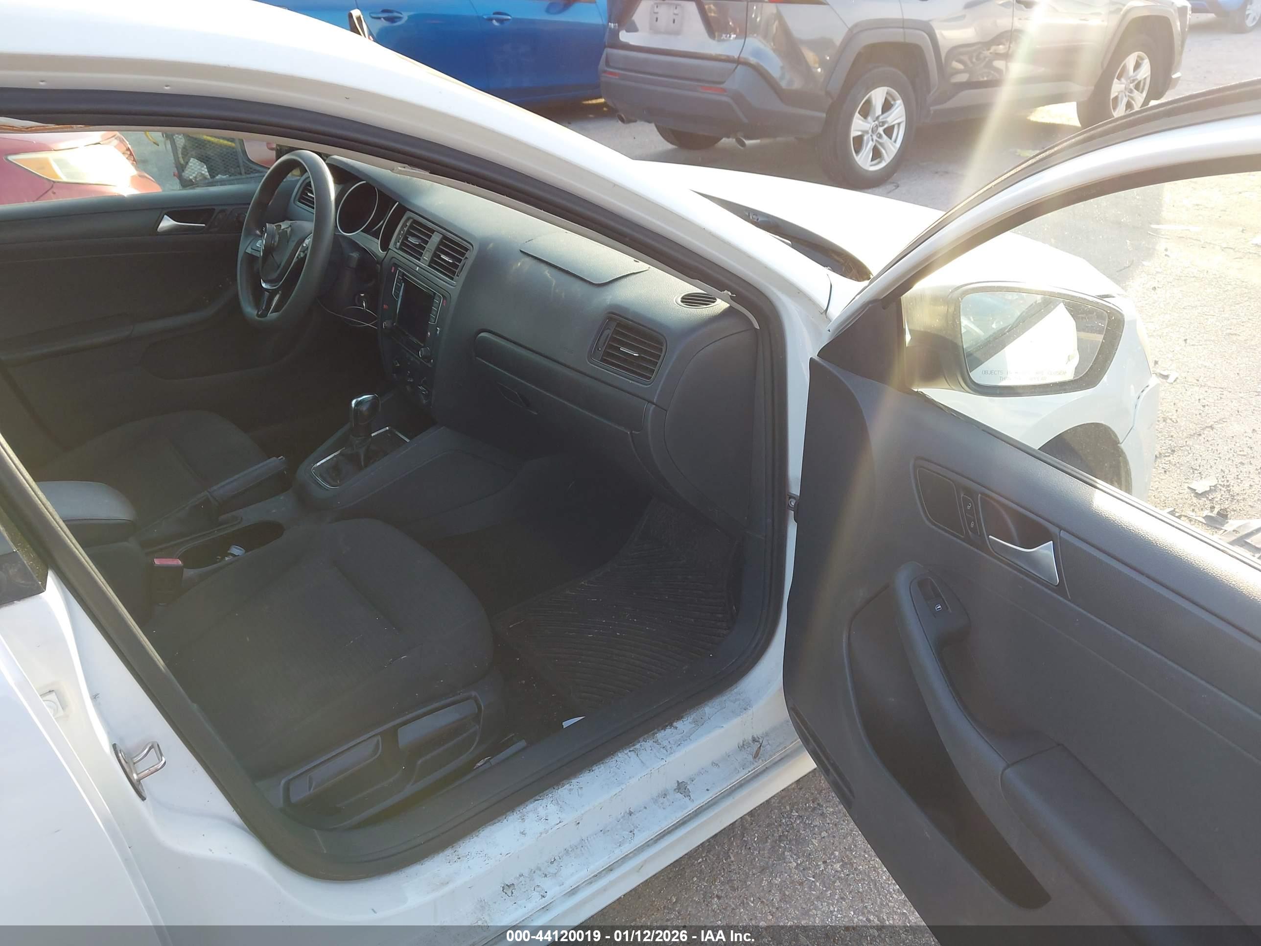 VOLKSWAGEN JETTA image 5