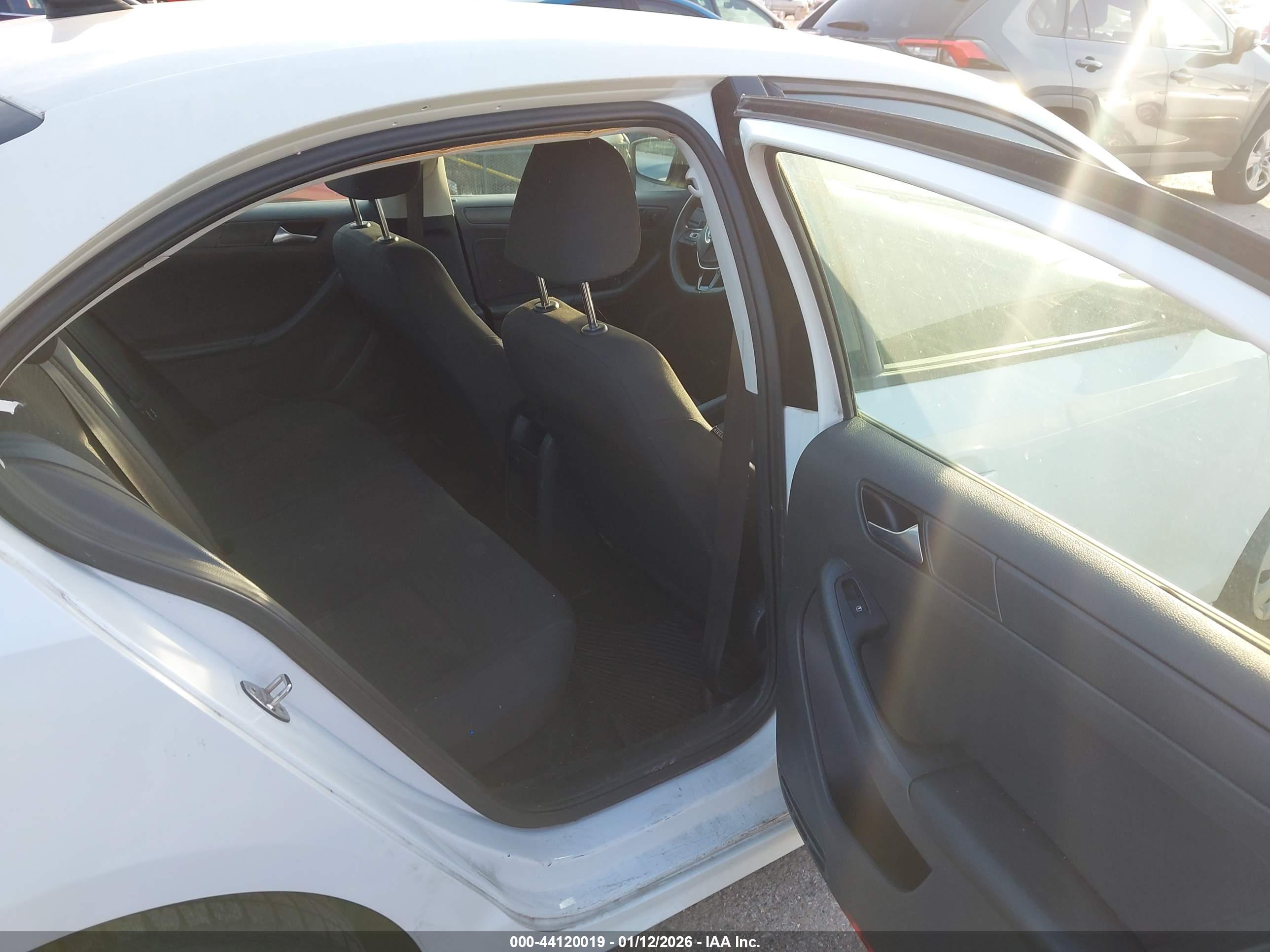 VOLKSWAGEN JETTA image 8