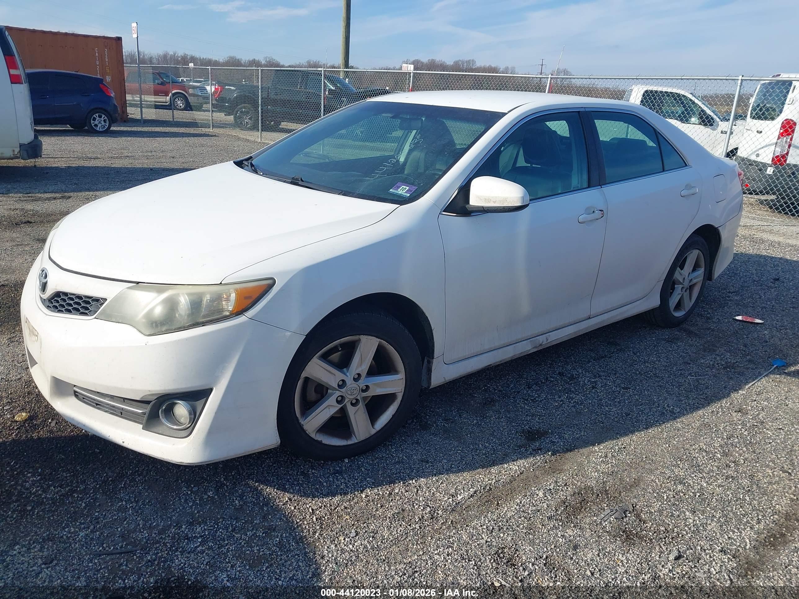 TOYOTA CAMRY image 2