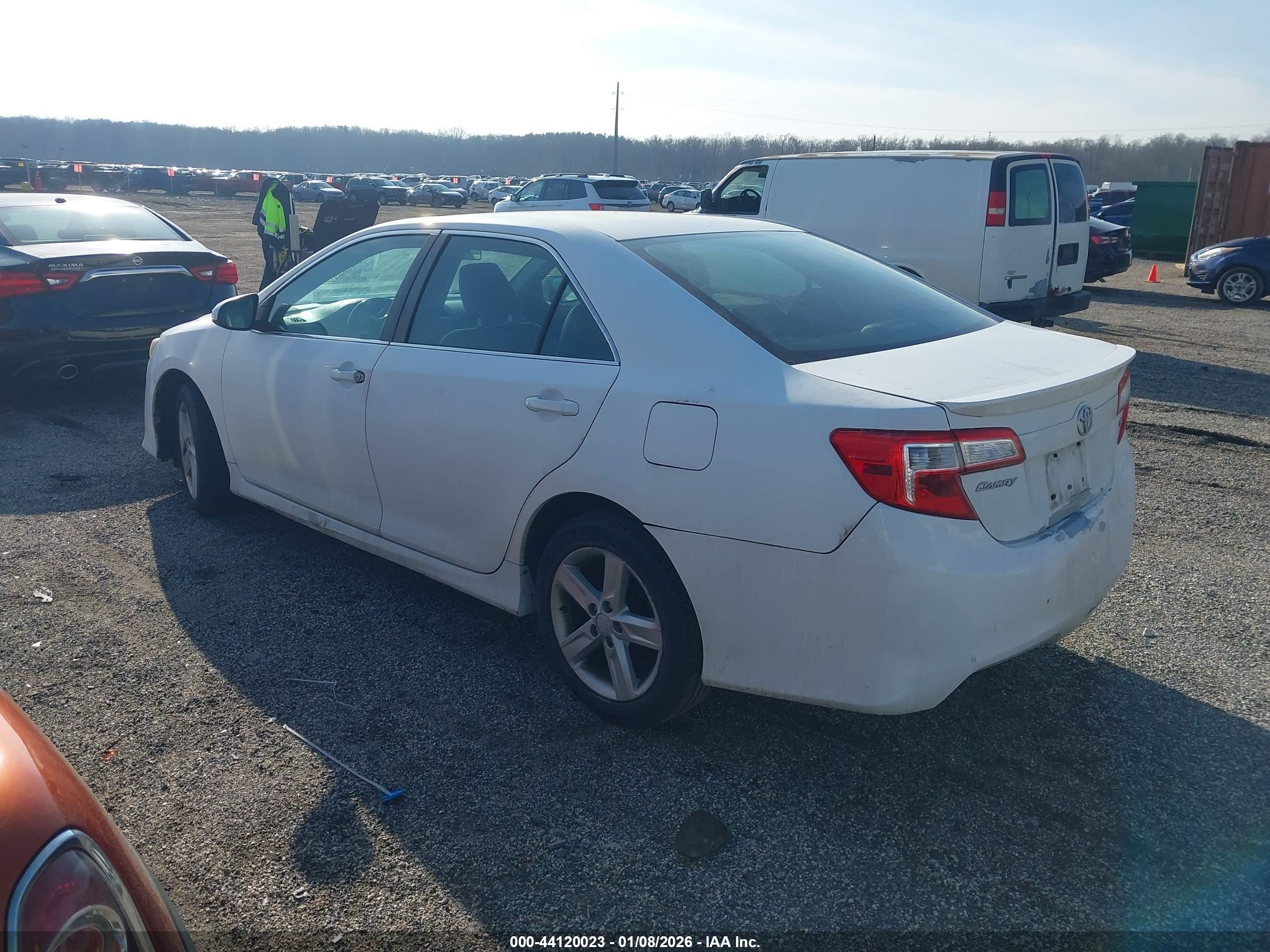 TOYOTA CAMRY image 3