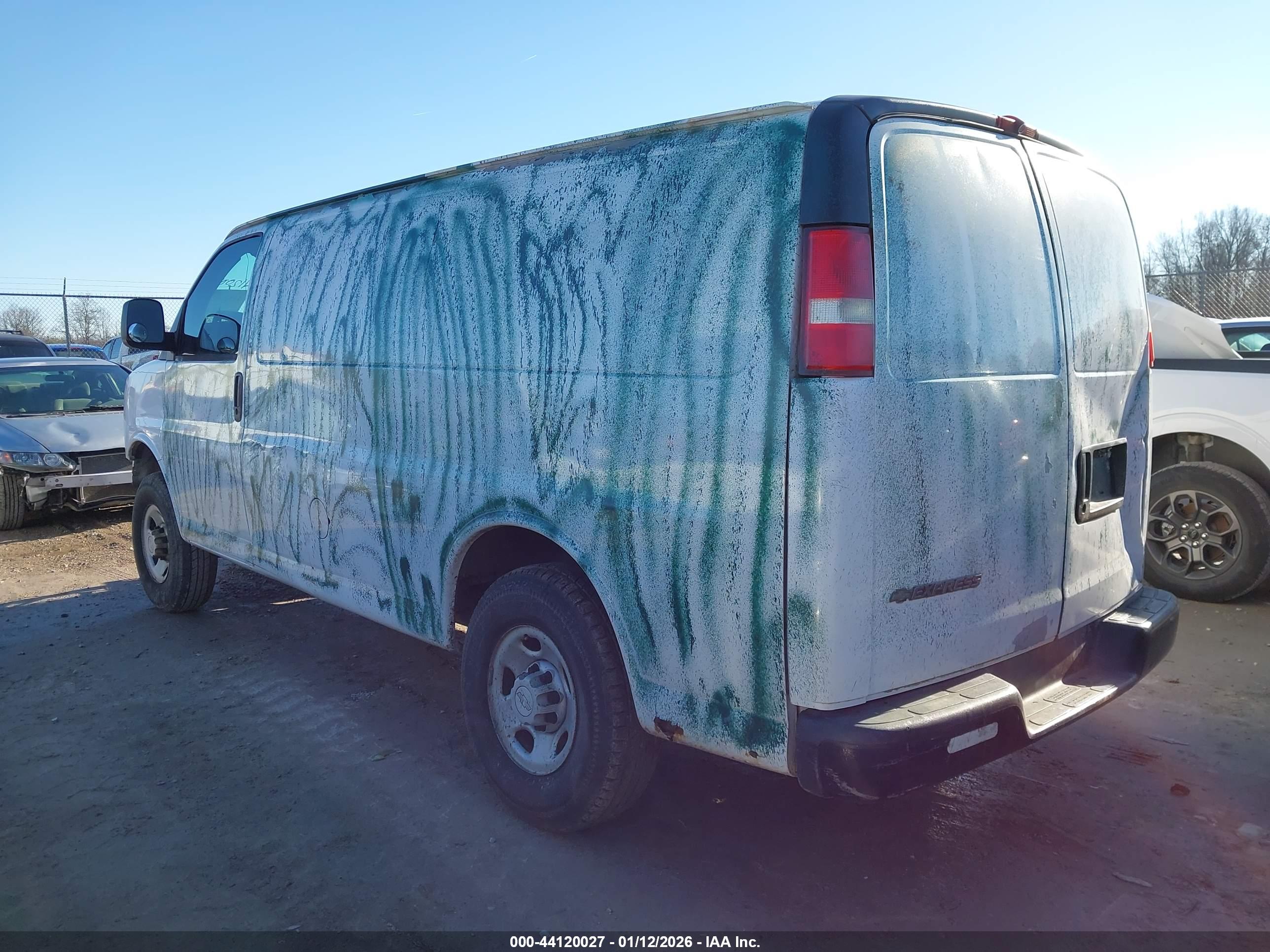 CHEVROLET EXPRESS image 3