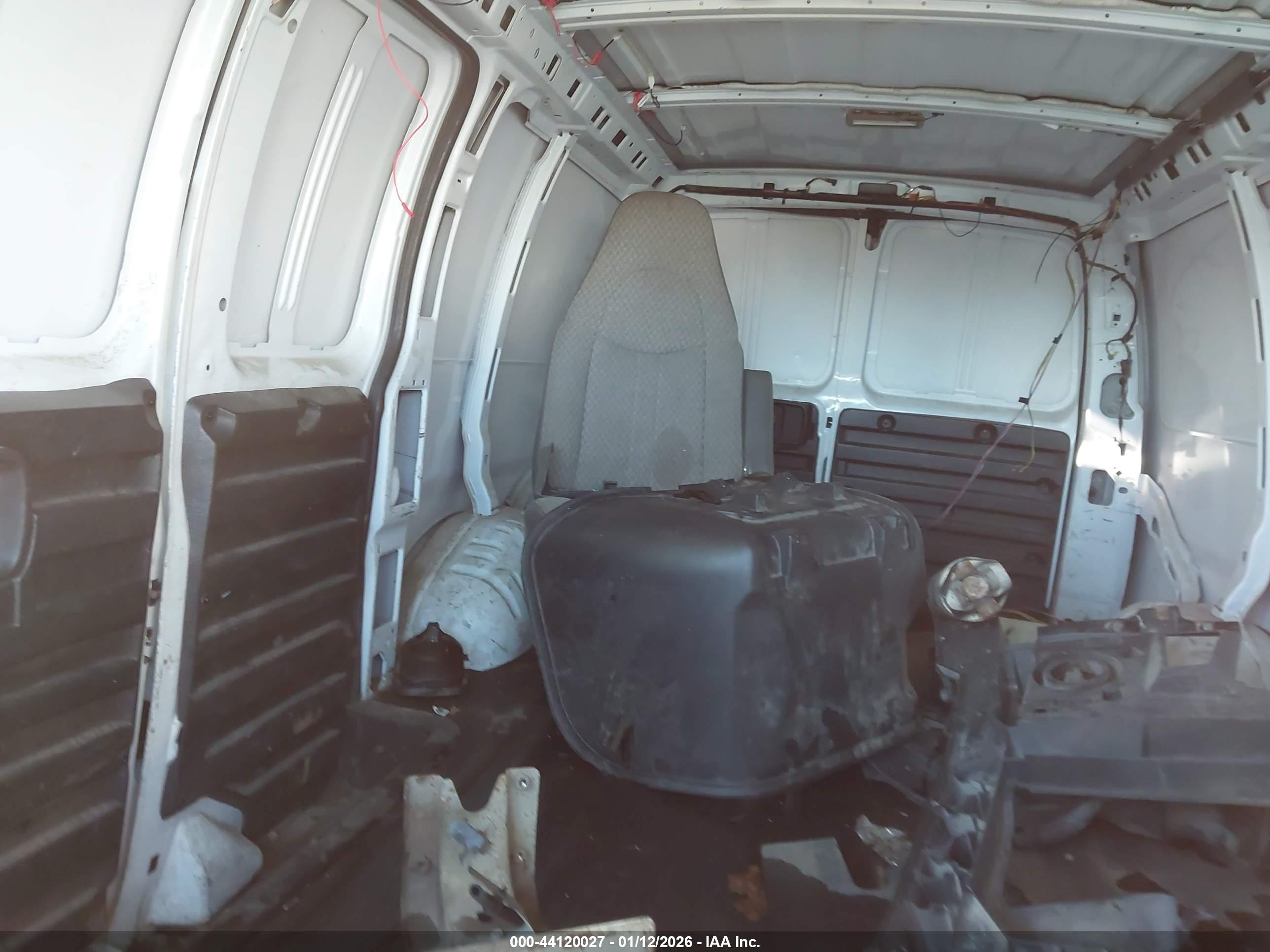 CHEVROLET EXPRESS image 8