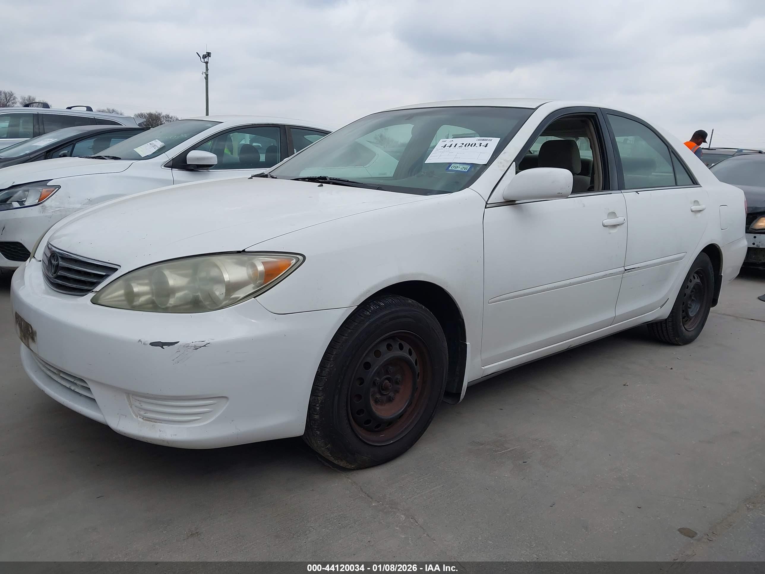 TOYOTA CAMRY image 2