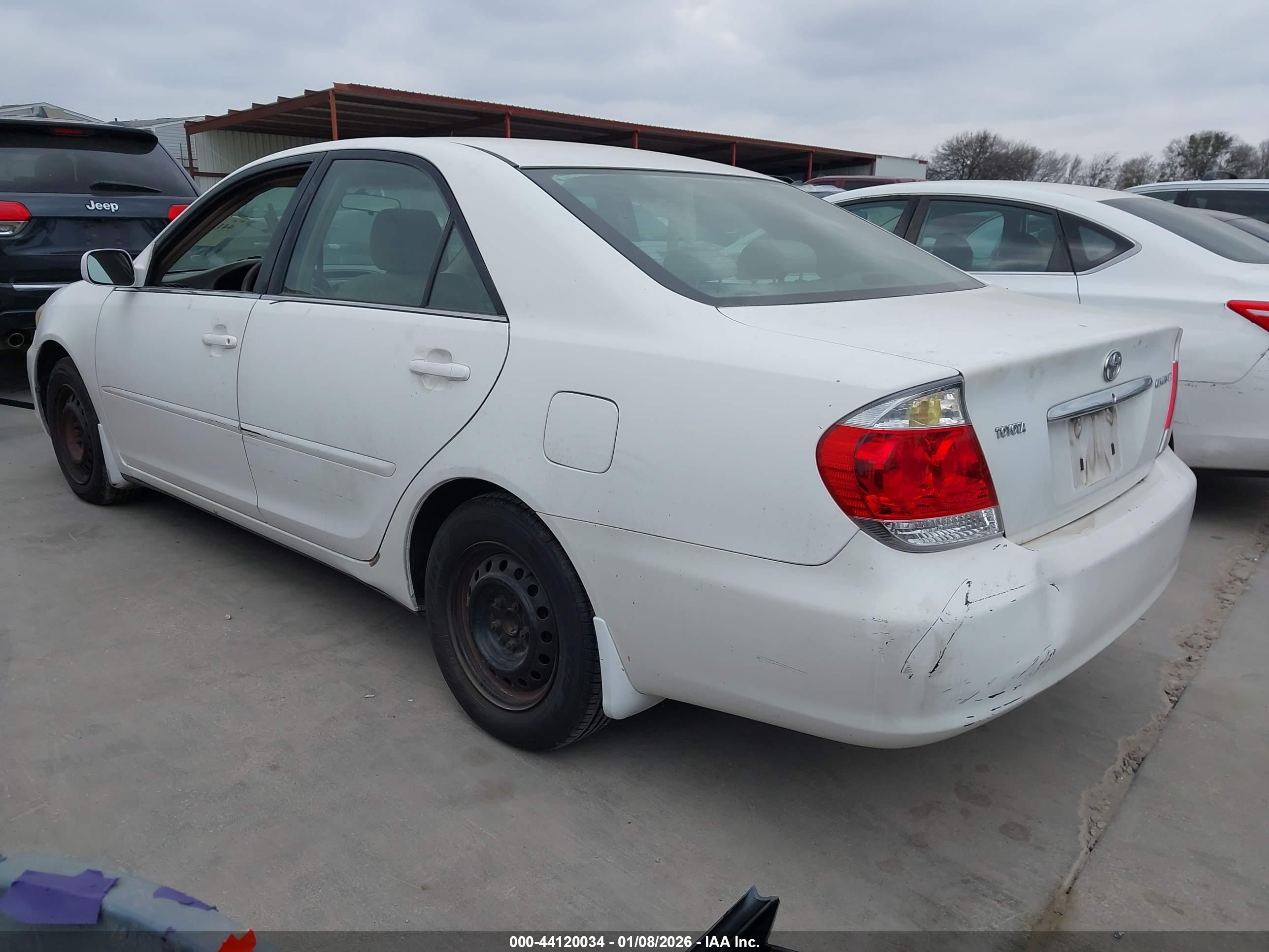 TOYOTA CAMRY image 3