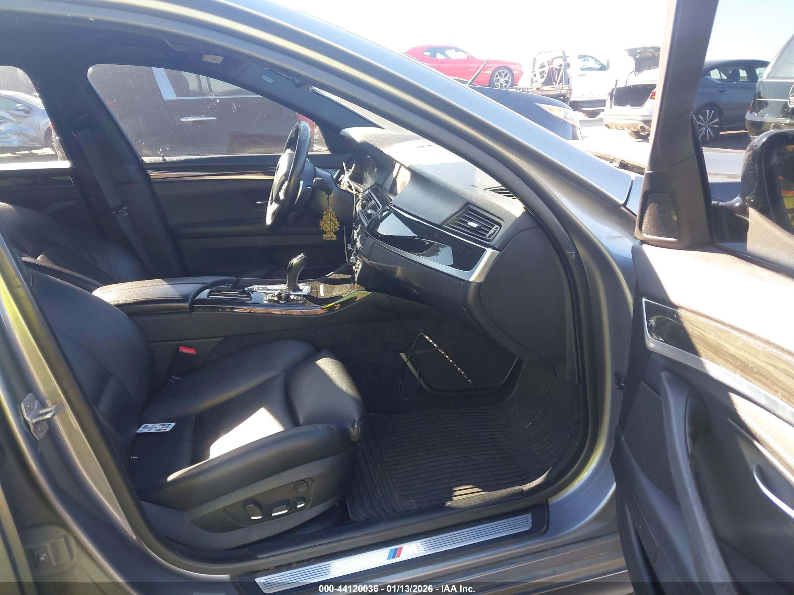 BMW 550I image 5