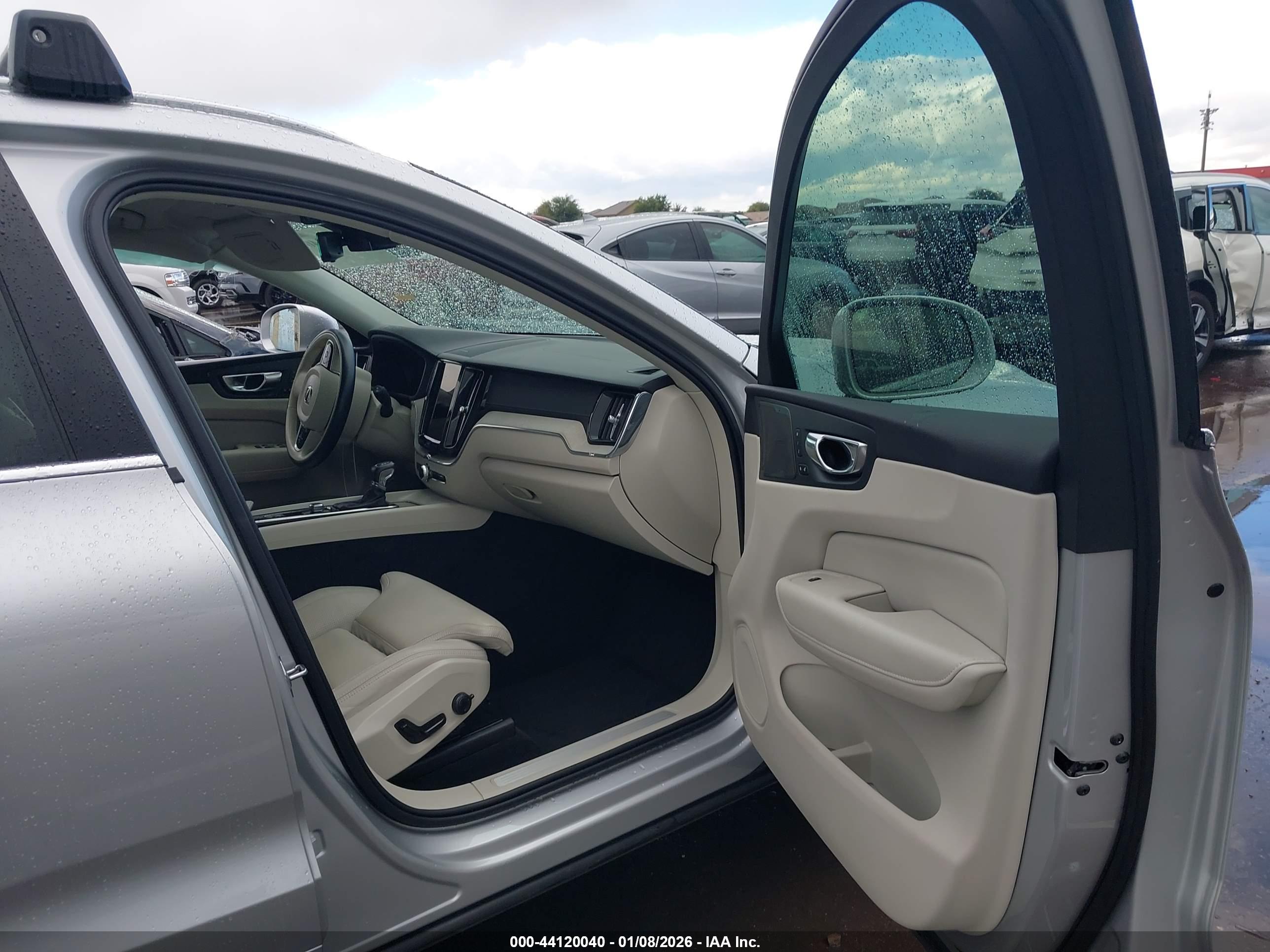 VOLVO XC60 image 5