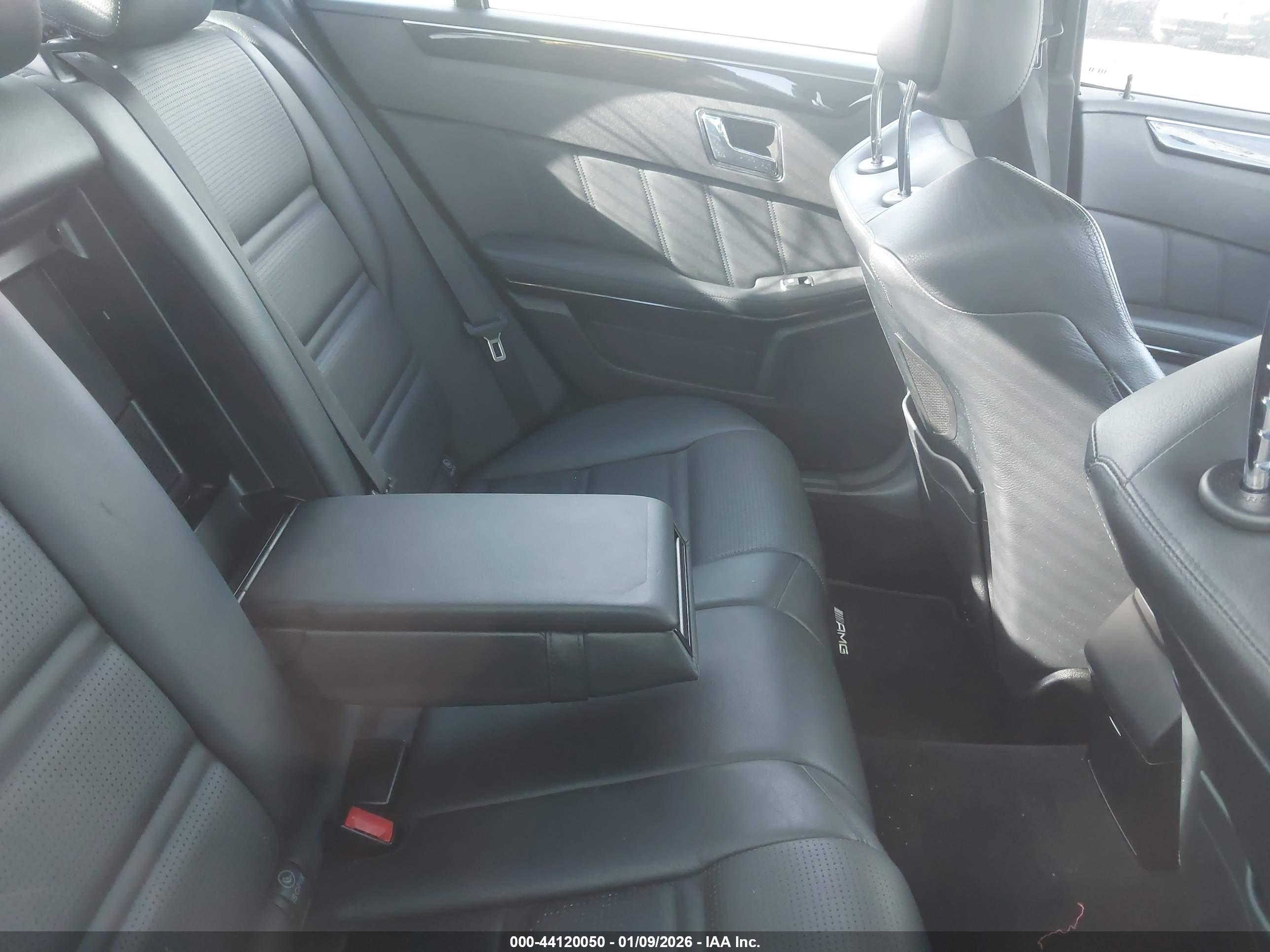 MERCEDES-BENZ E image 8