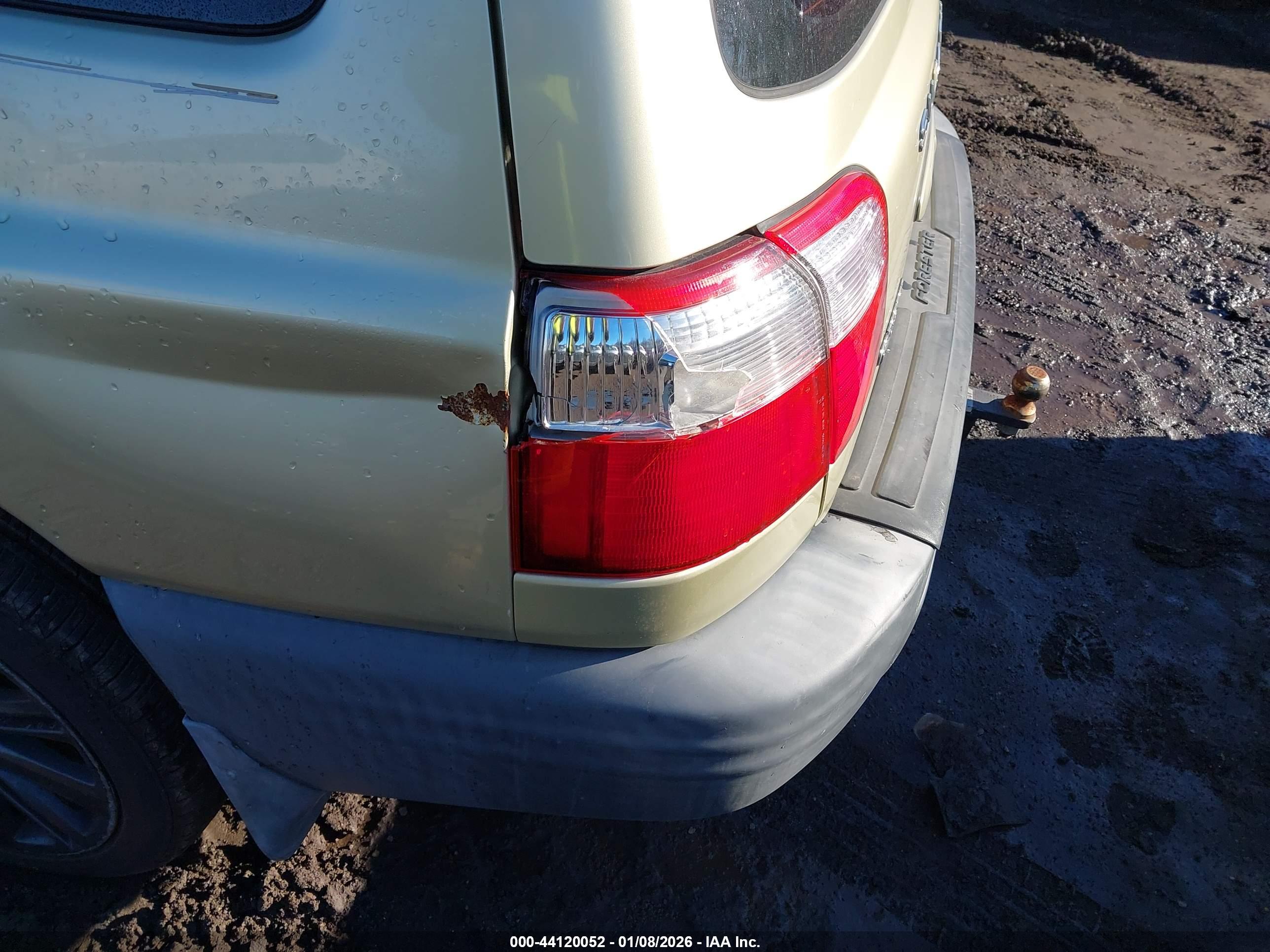 SUBARU FORESTER image 6