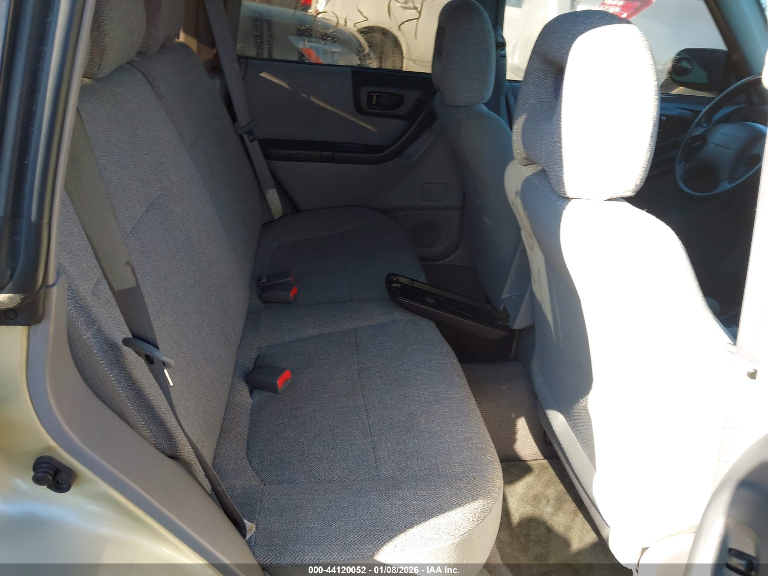 SUBARU FORESTER image 8
