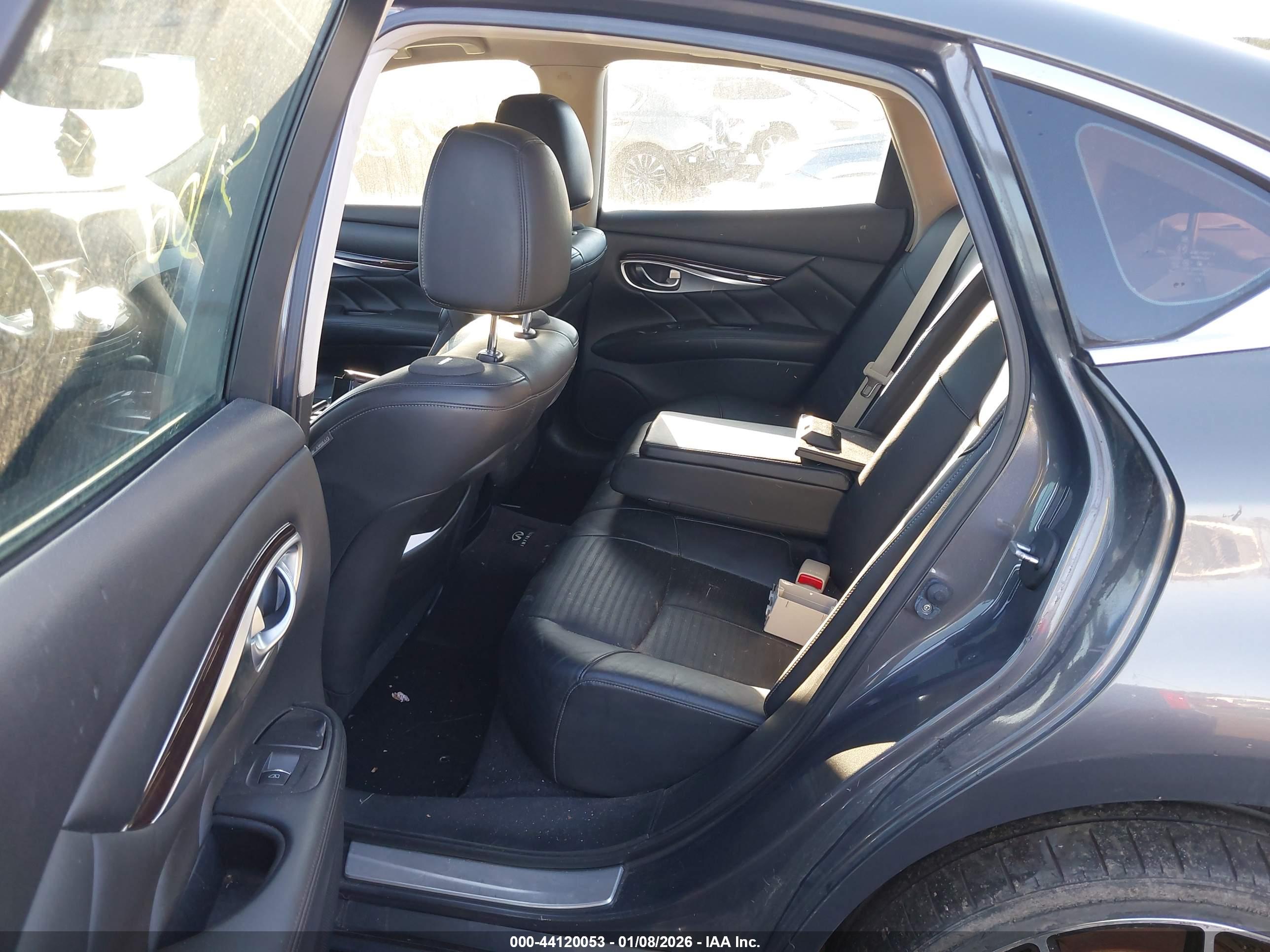 INFINITI M37X image 8