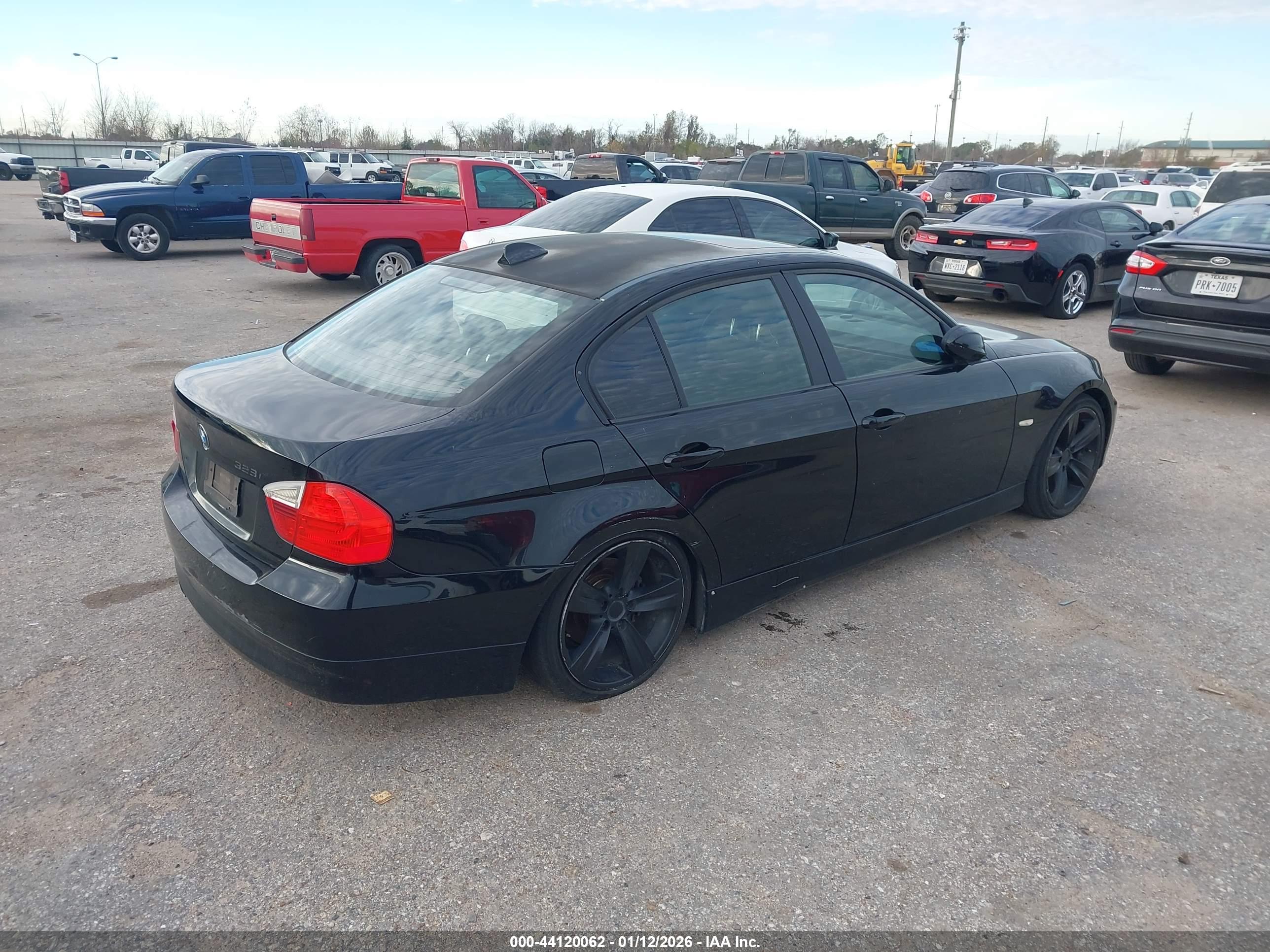 BMW 328I image 4