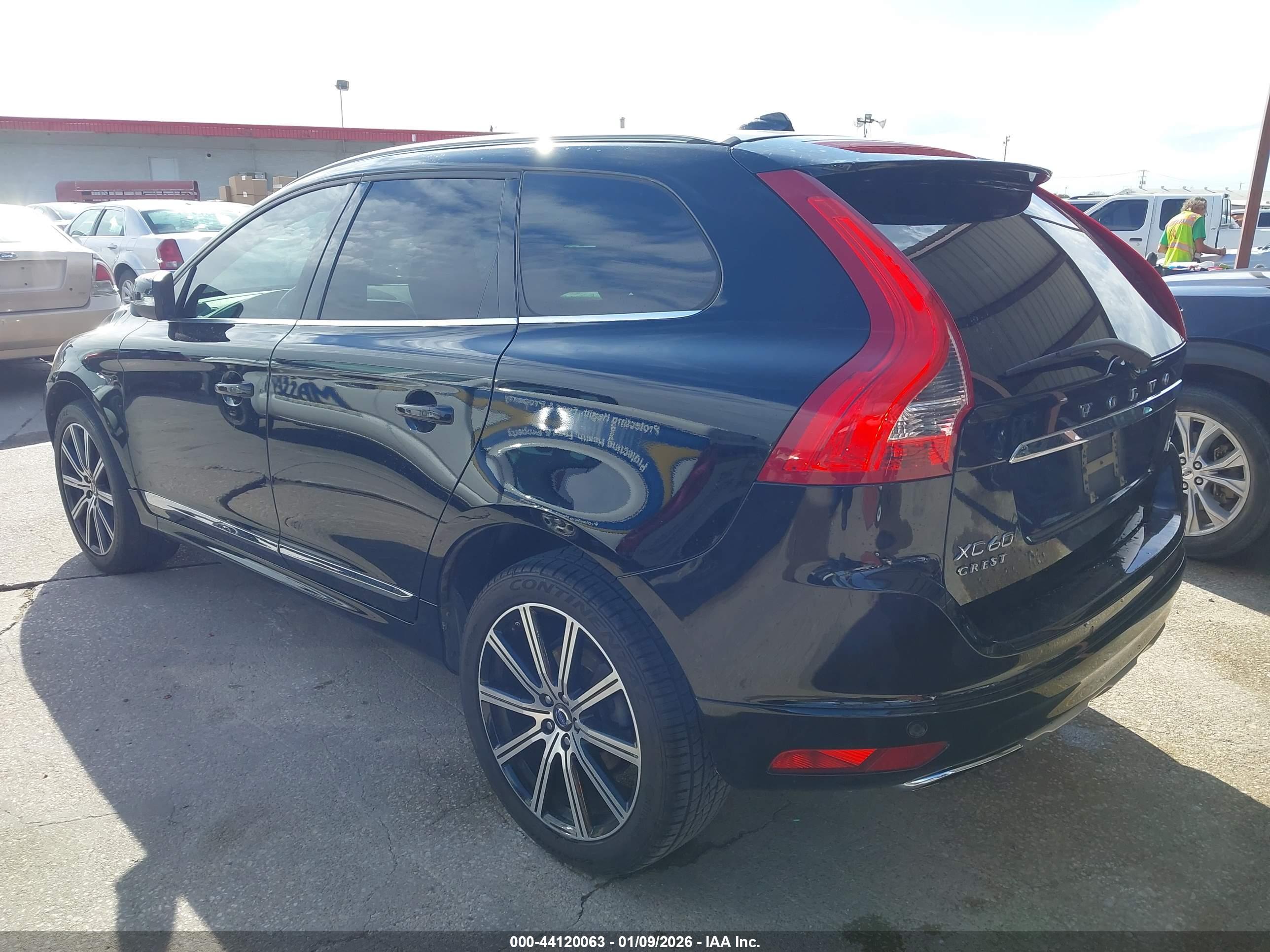 VOLVO XC60 image 3
