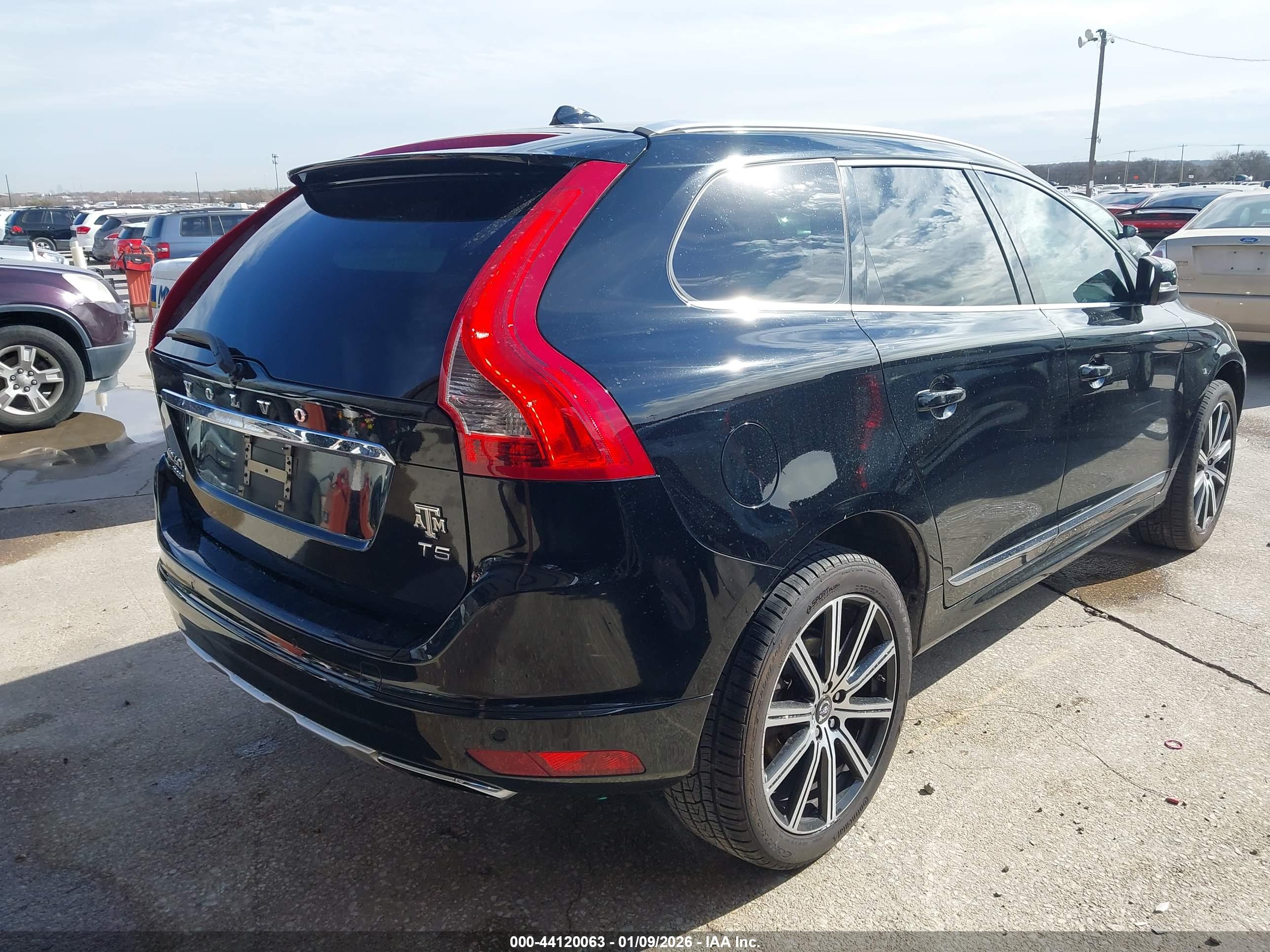 VOLVO XC60 image 4