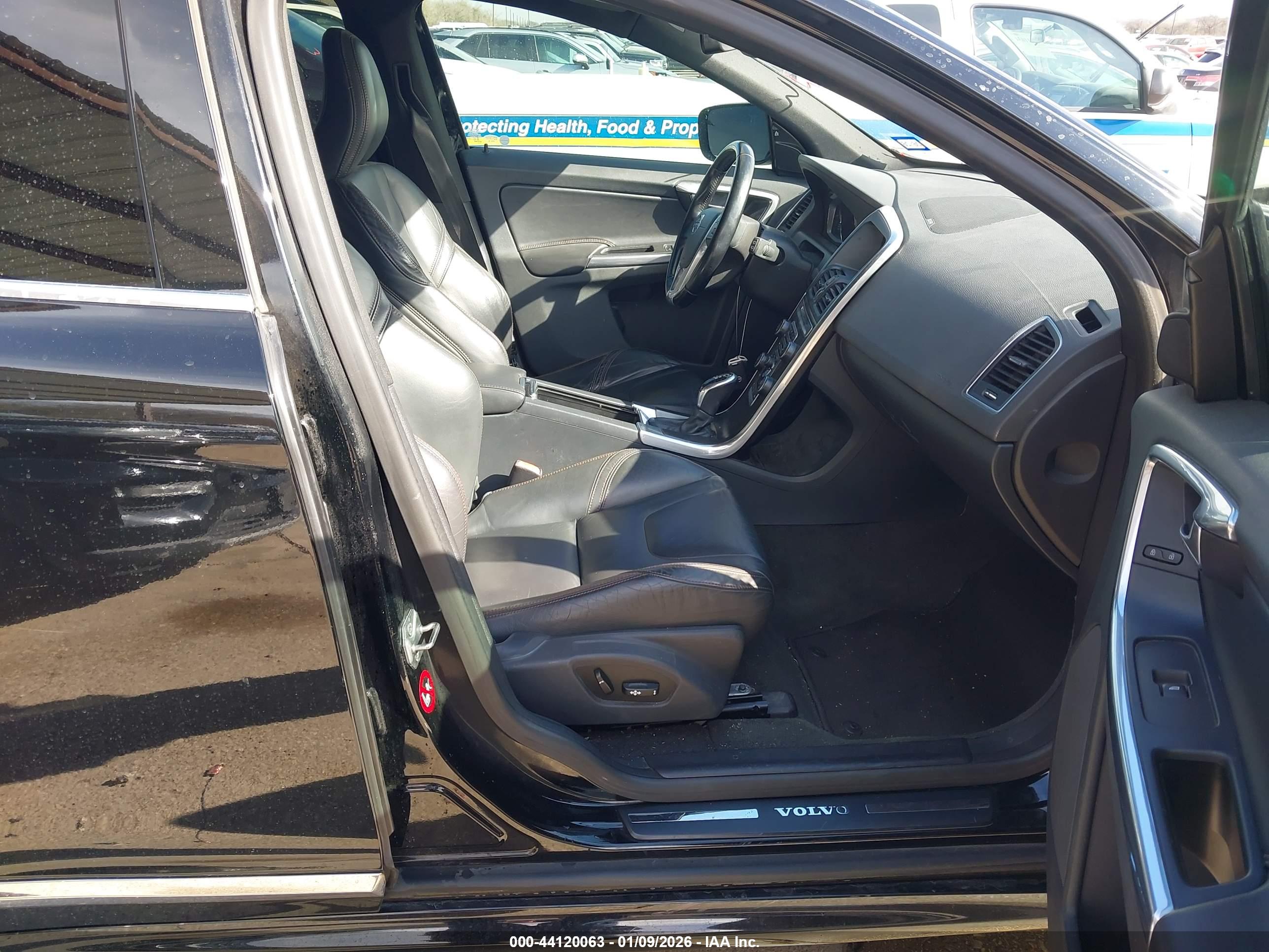 VOLVO XC60 image 5