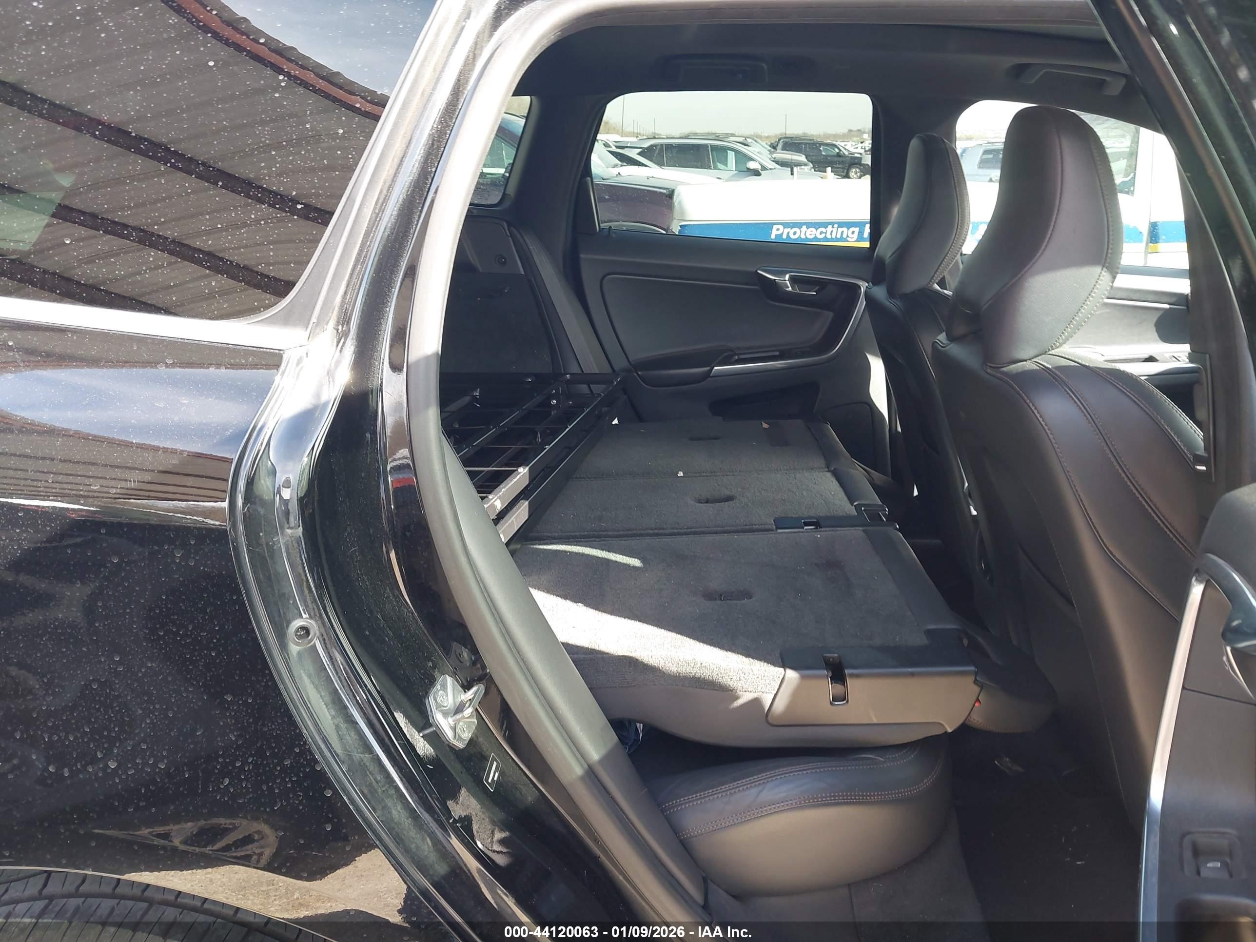VOLVO XC60 image 8