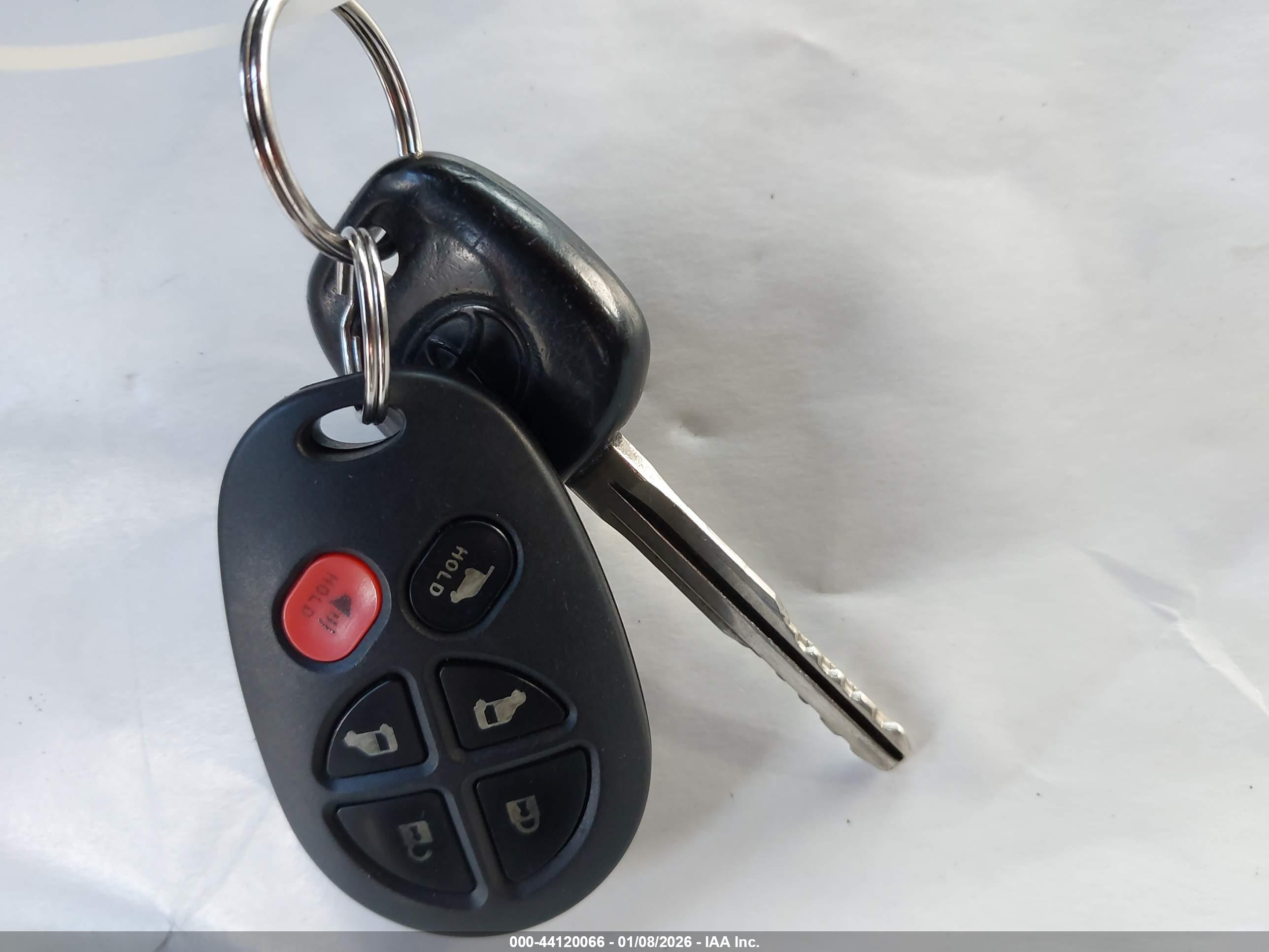 TOYOTA SIENNA image 11