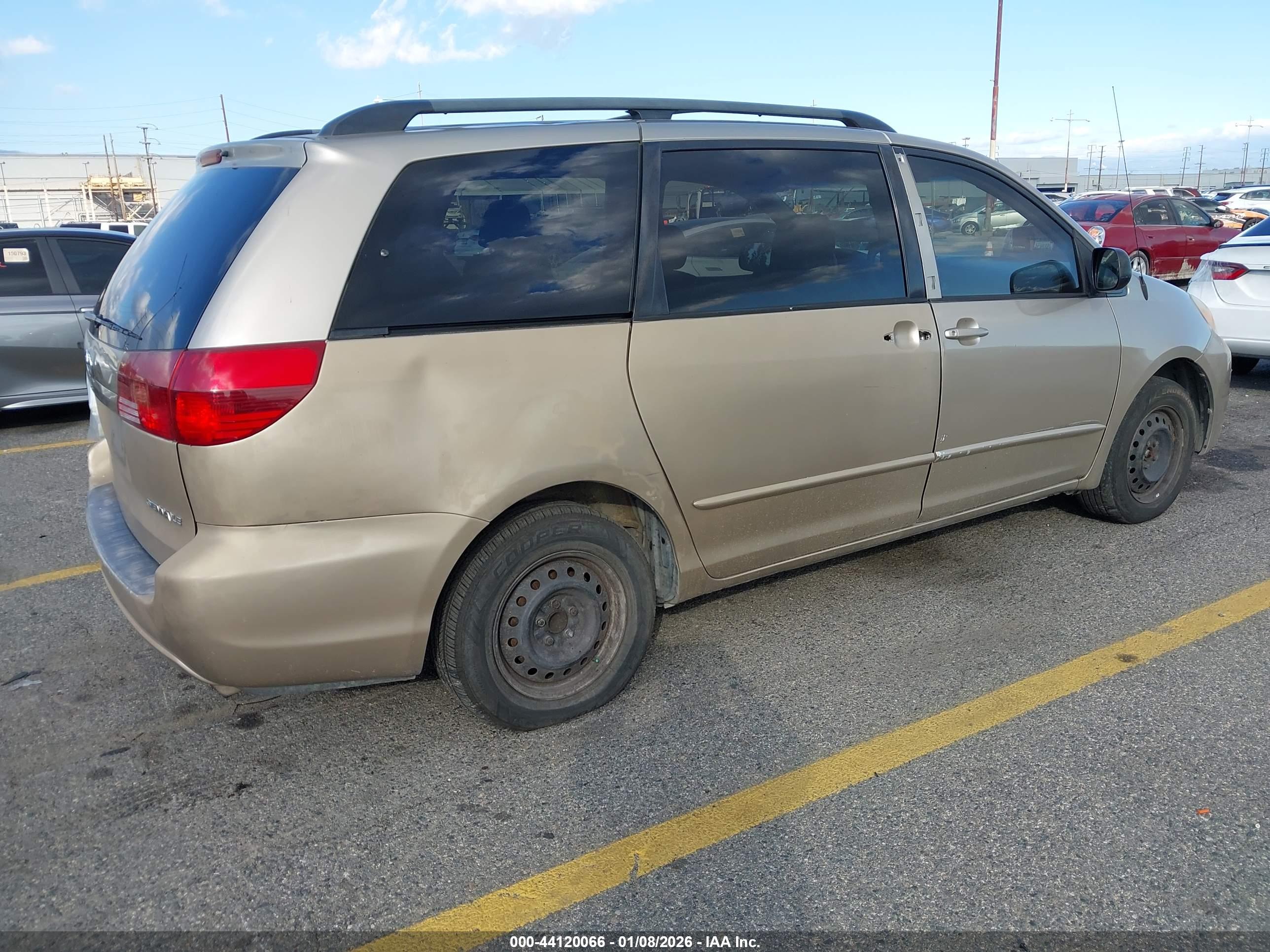 TOYOTA SIENNA image 4
