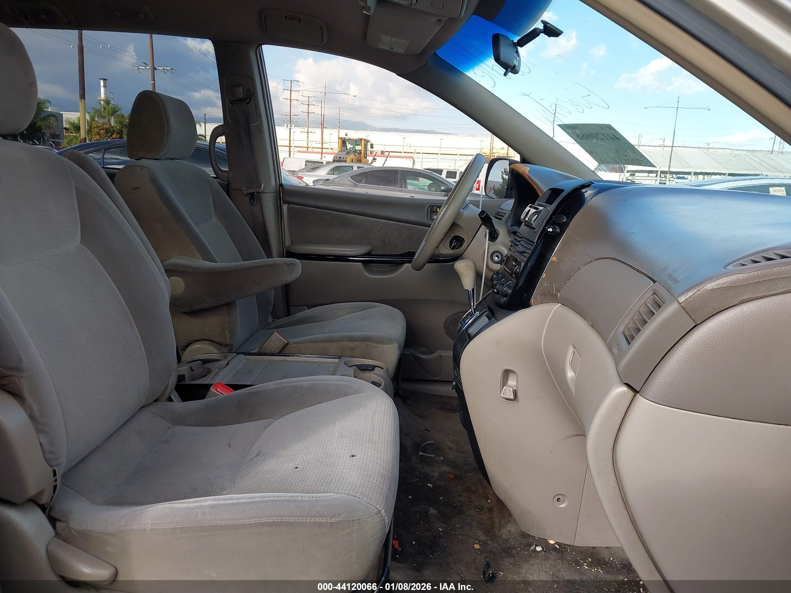 TOYOTA SIENNA image 5