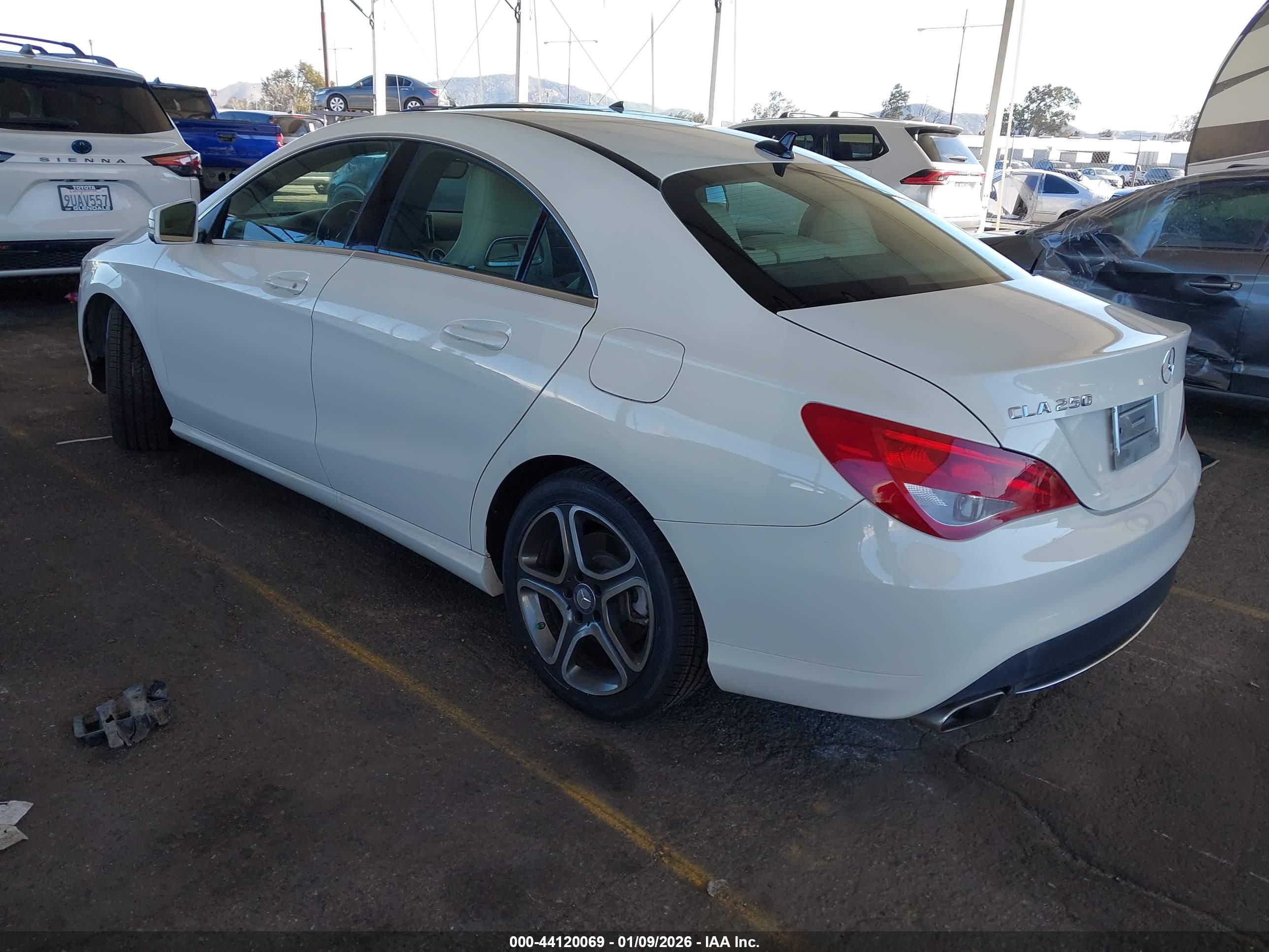 MERCEDES-BENZ CLA image 3