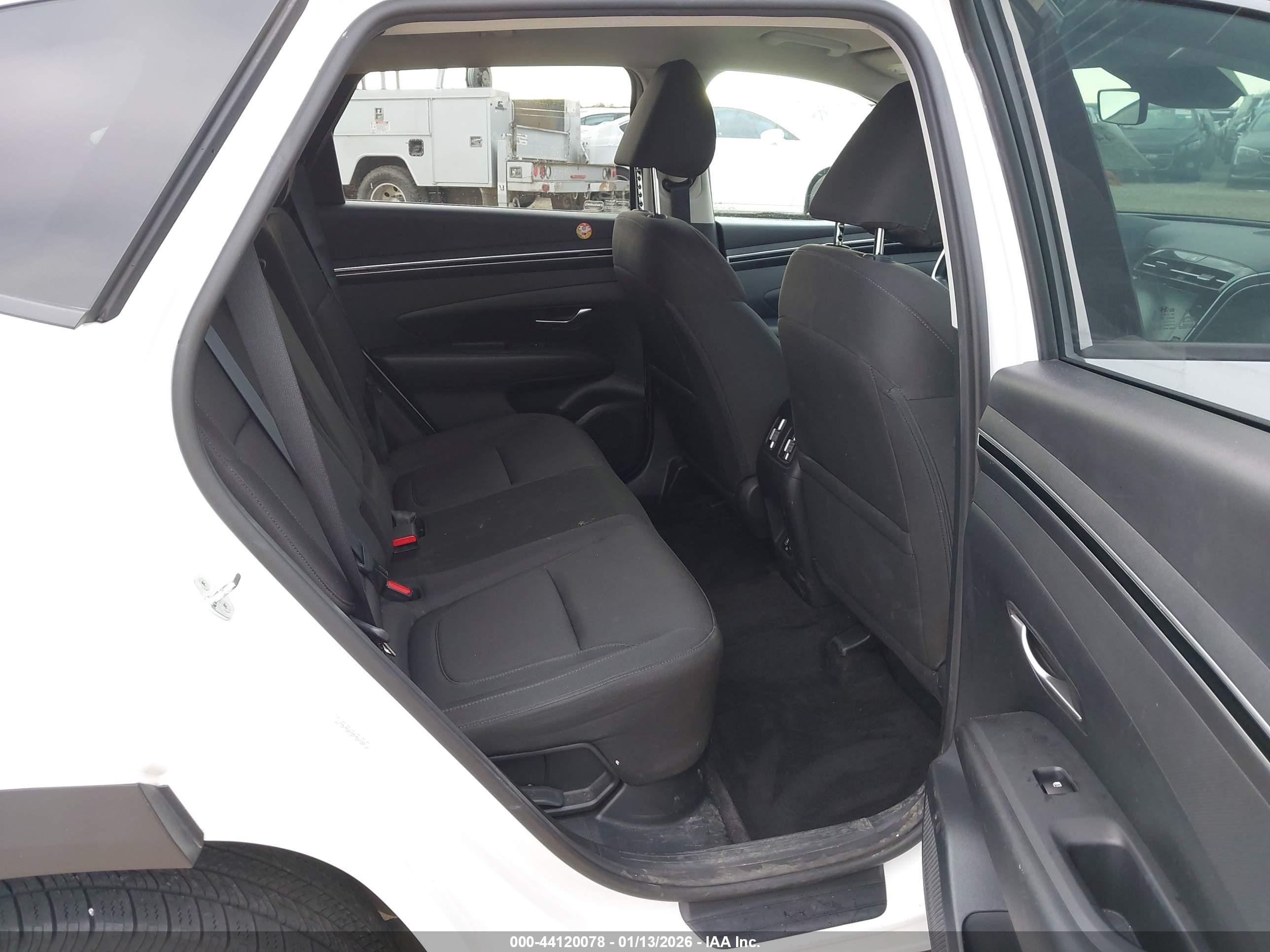 HYUNDAI TUCSON image 8