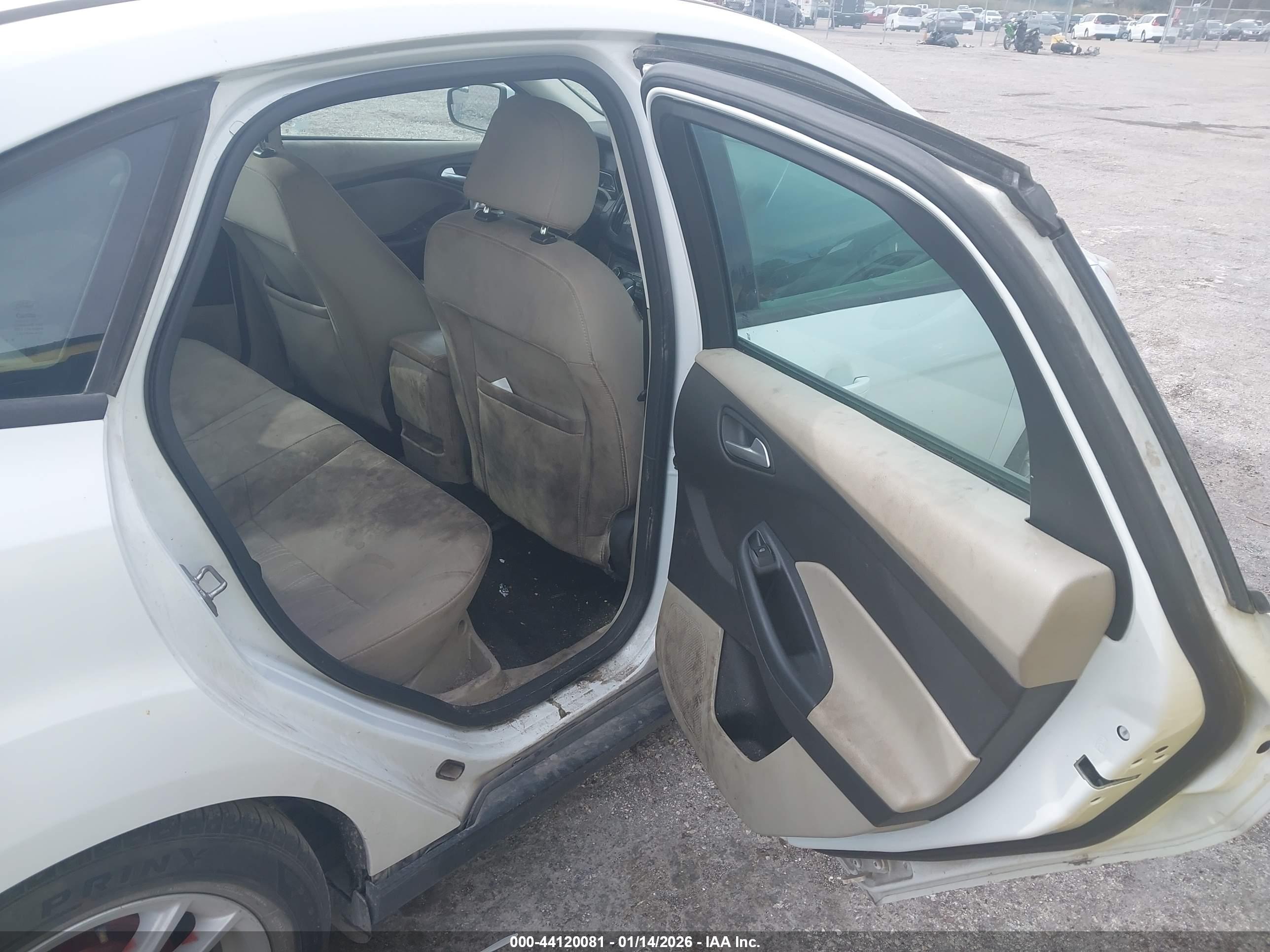 FORD FOCUS image 8