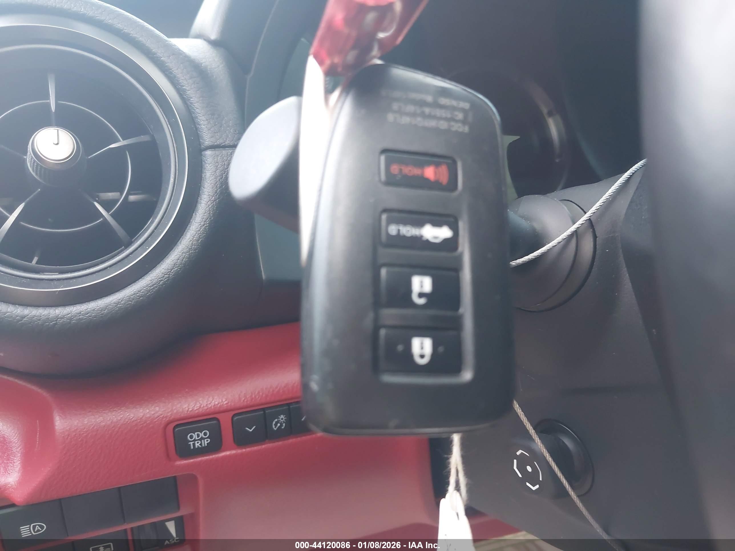 LEXUS IS image 11