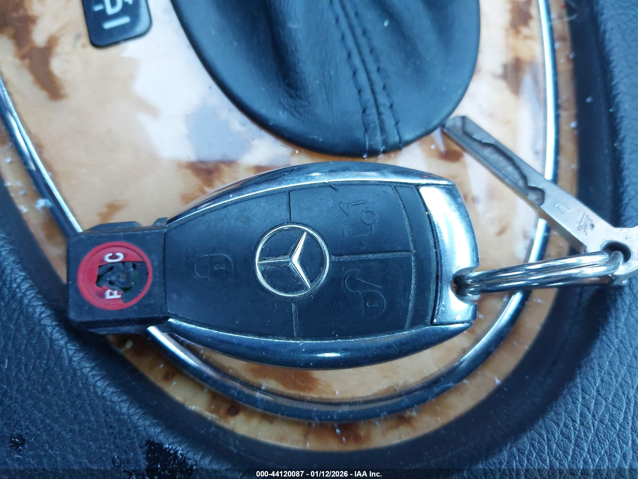MERCEDES-BENZ E image 11