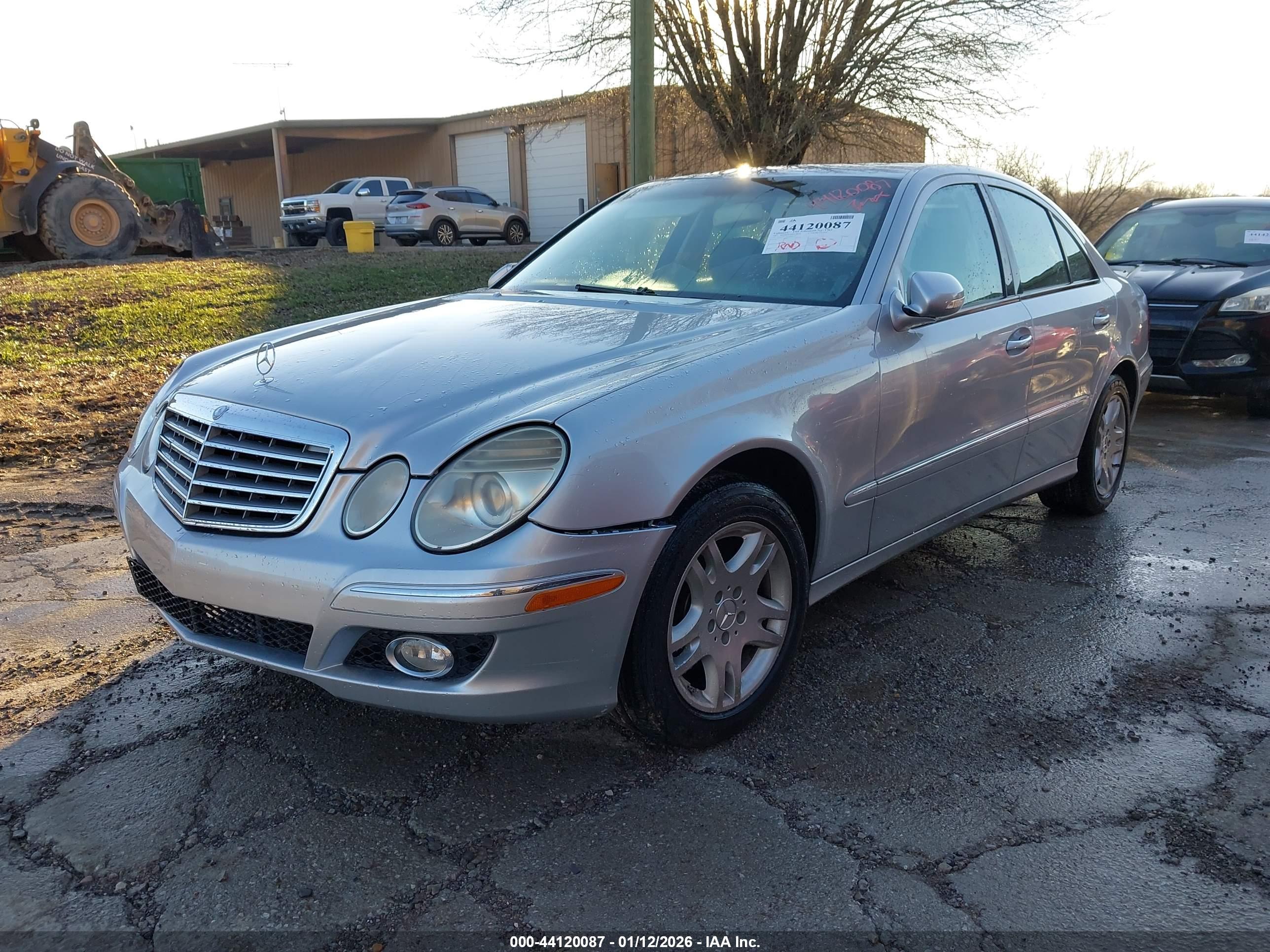 MERCEDES-BENZ E image 2