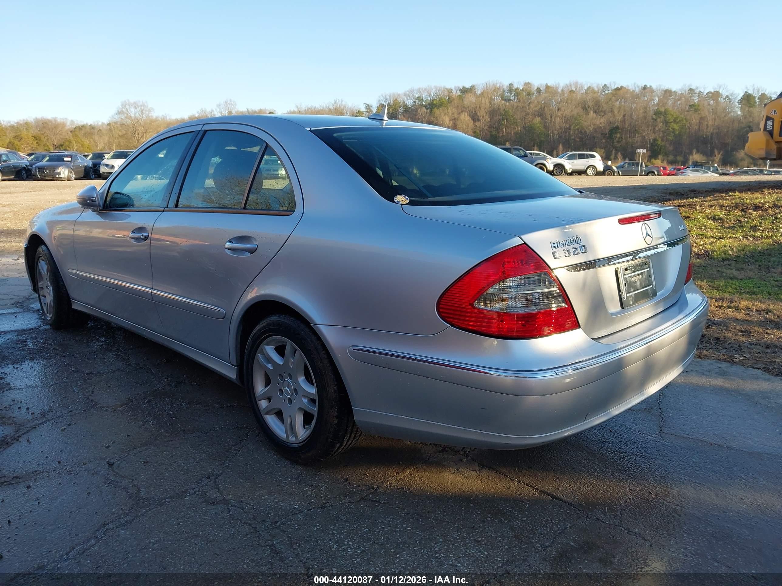 MERCEDES-BENZ E image 3