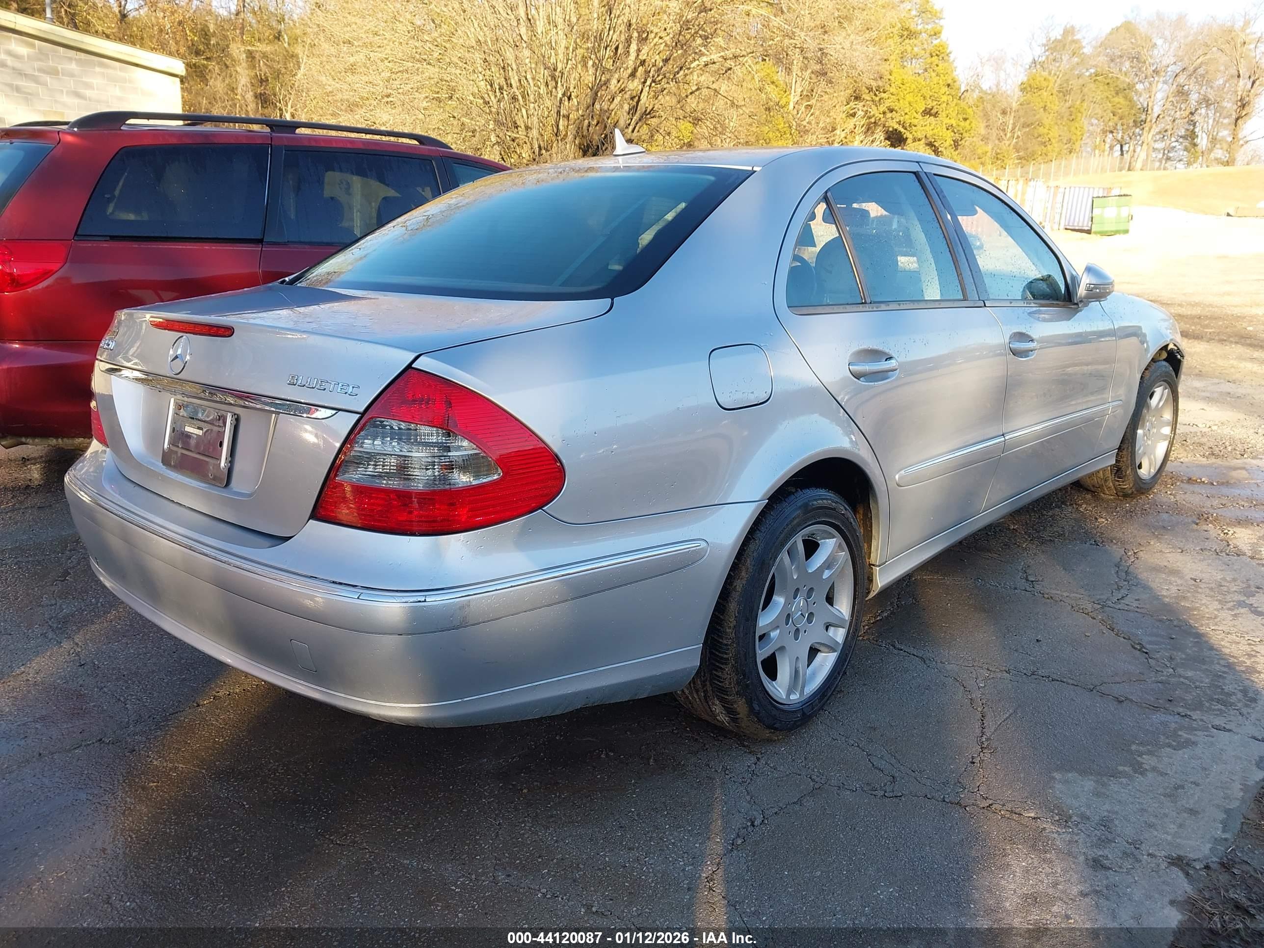 MERCEDES-BENZ E image 4